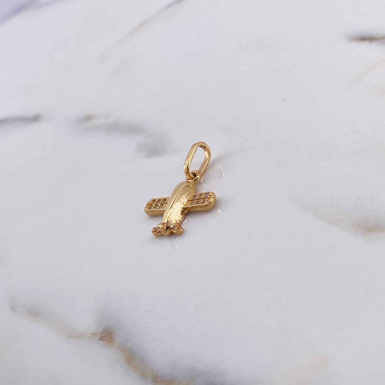 Dije Avion 1.2gr / 2cm / Circones Blancos Oro Amarillo 18K &
