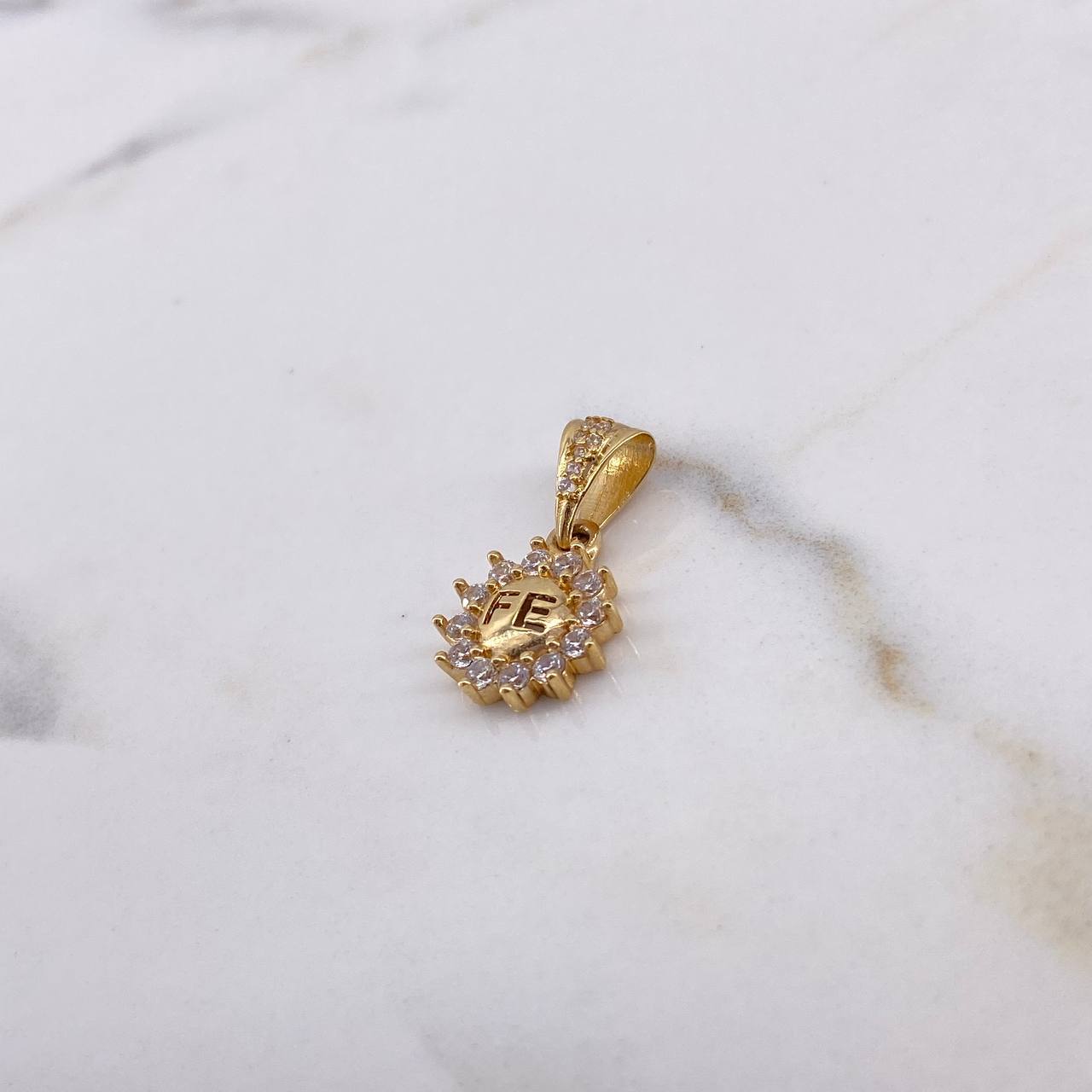 Dije Girasol Fe 2.3gr / 2.1cm / Circones Blancos Oro Amarillo 18K #