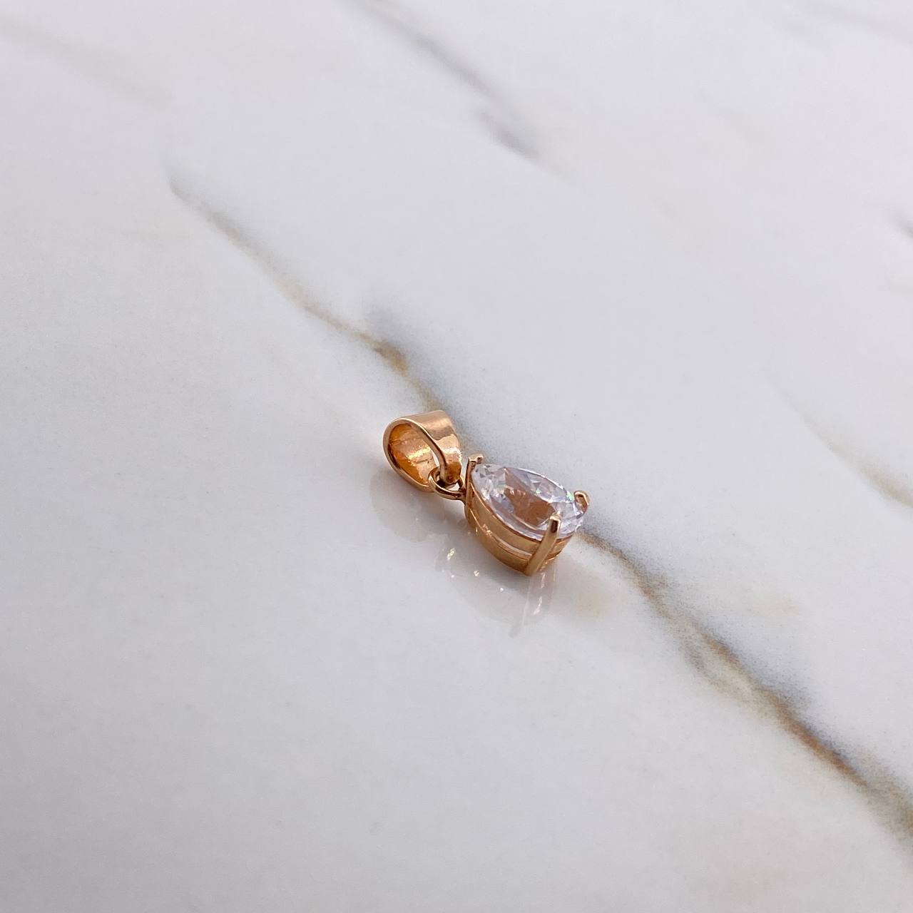Dije Gota Canasta 1.55gr / 1.5cm / Circon Blanco Oro Rosa 18K $