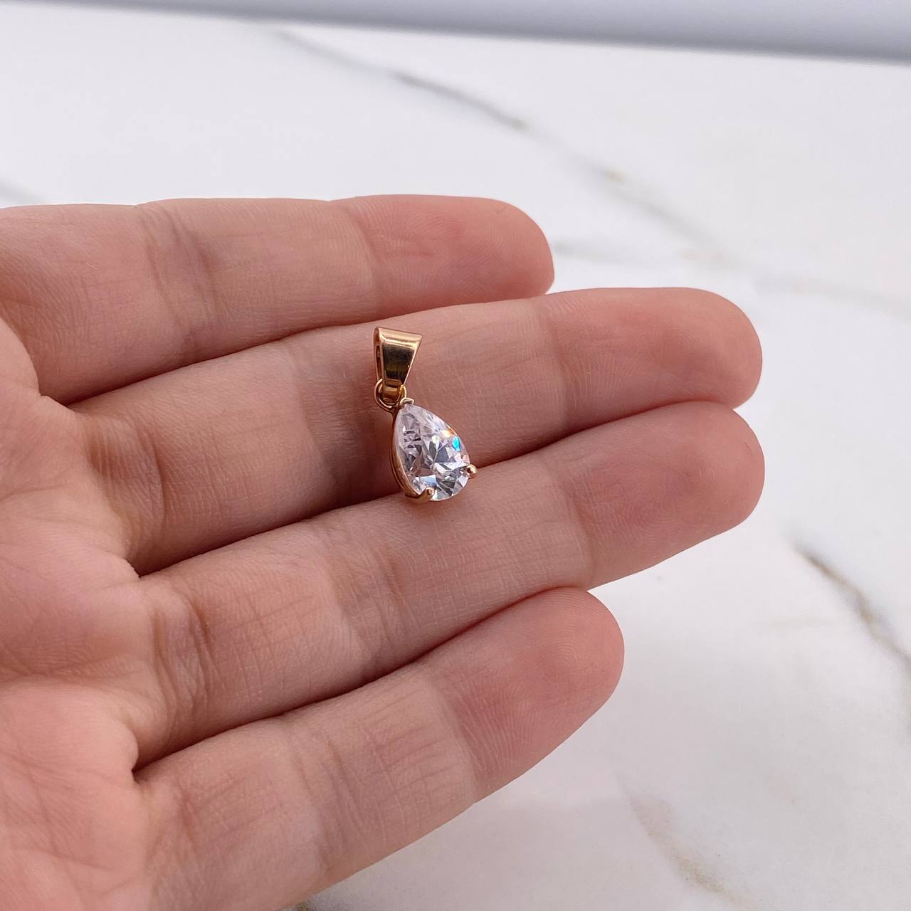 Dije Gota Canasta 1.45gr / 1.6cm / Circon Blanco Oro Rosa 18K $