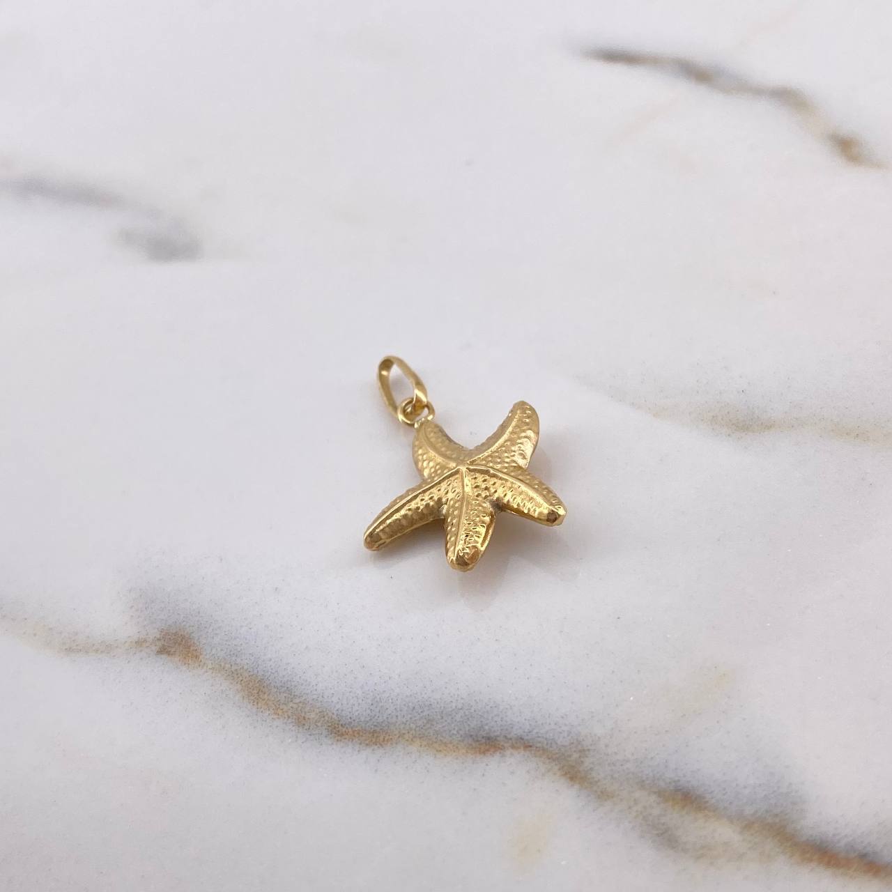 Dije Estrella De Mar 0.95gr / 2.3cm / Troquelado Oro Amarillo 18K #