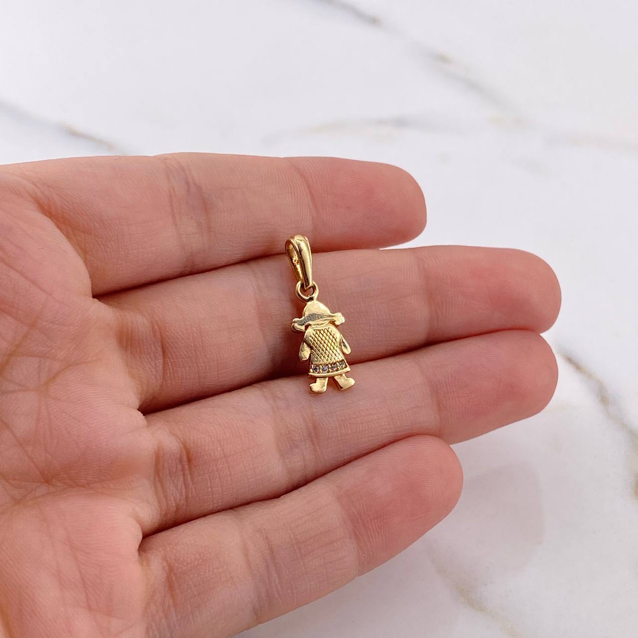 Dije Niña 1.1gr / 2.1cm / Circones Blancos Oro Amarillo 18K #