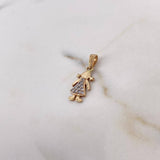 Dije Niña 1.25gr / 2.1cm / Circones Blancos Oro Amarillo 18K $