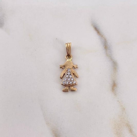 Dije Niña 1.25gr / 2.1cm / Circones Blancos Oro Amarillo 18K $