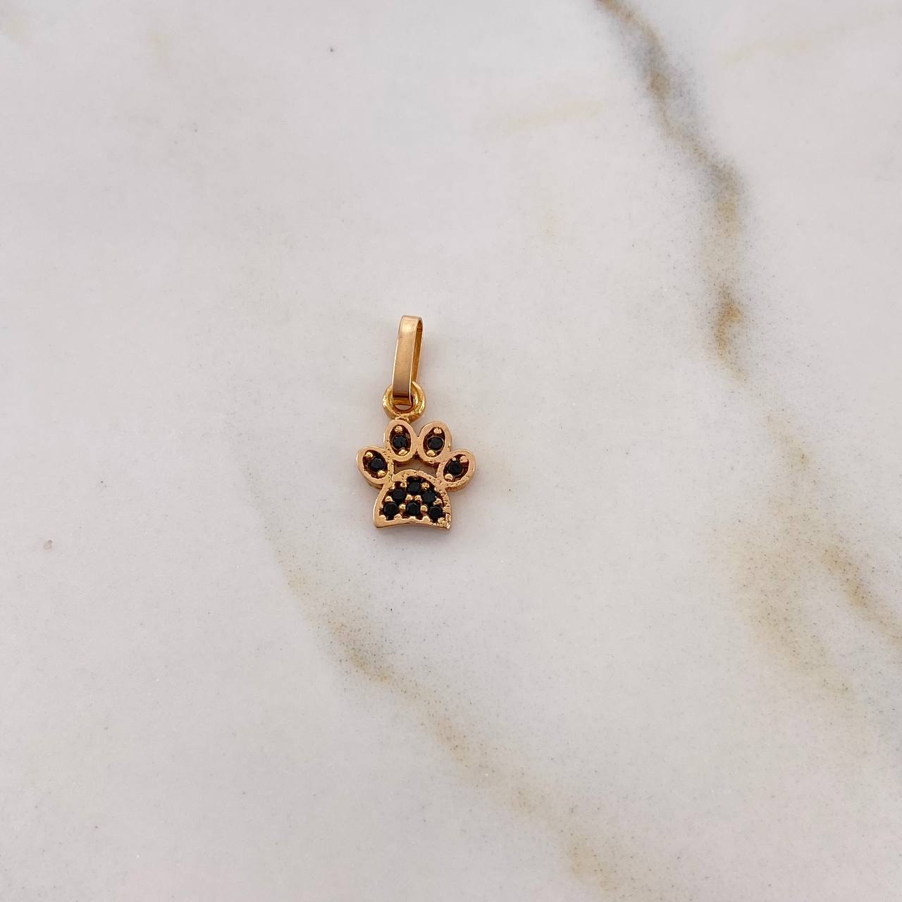 Dije Huella 0.5gr / 1.4cm / Circones Negros Oro Rosa 18K &