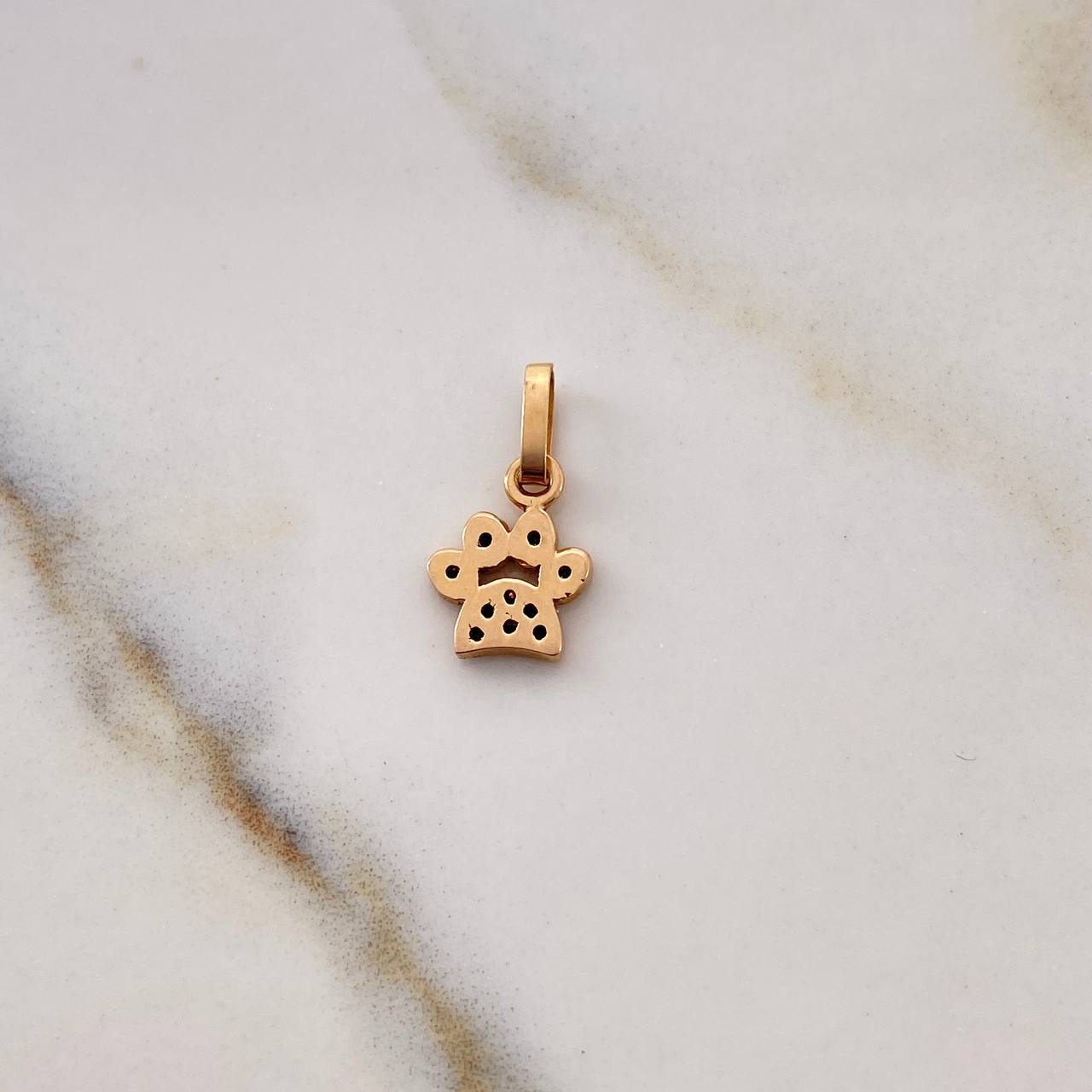 Dije Huella 0.5gr / 1.4cm / Circones Negros Oro Rosa 18K &