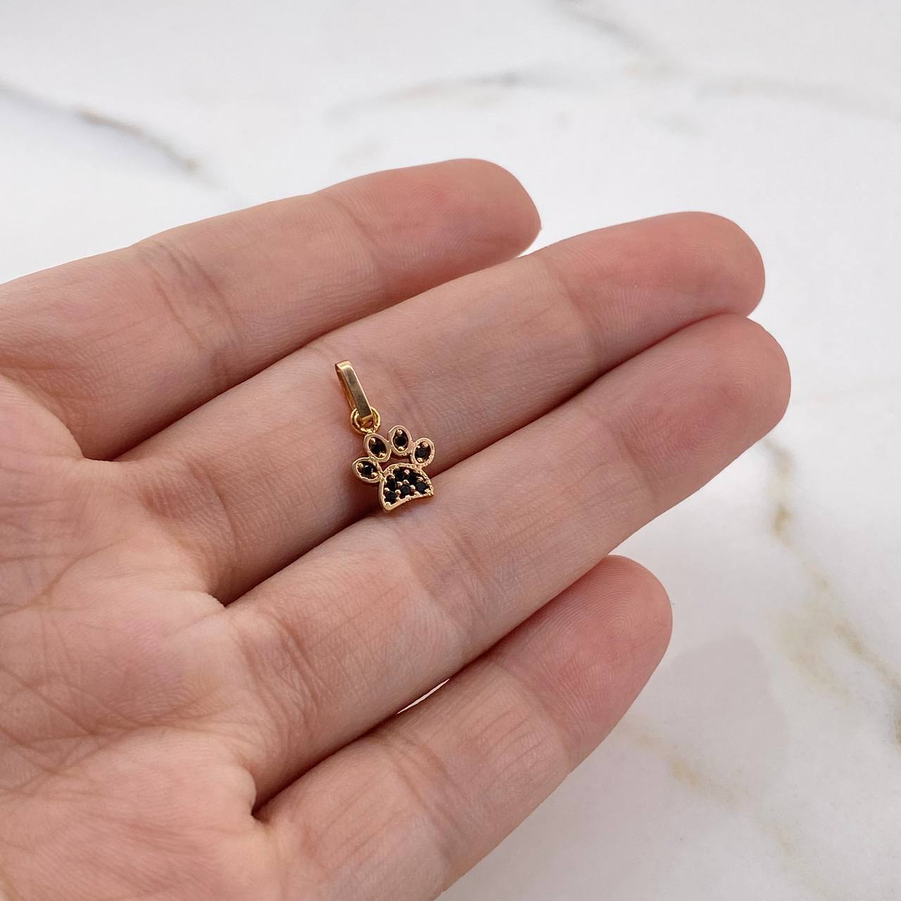 Dije Huella 0.5gr / 1.4cm / Circones Negros Oro Rosa 18K &