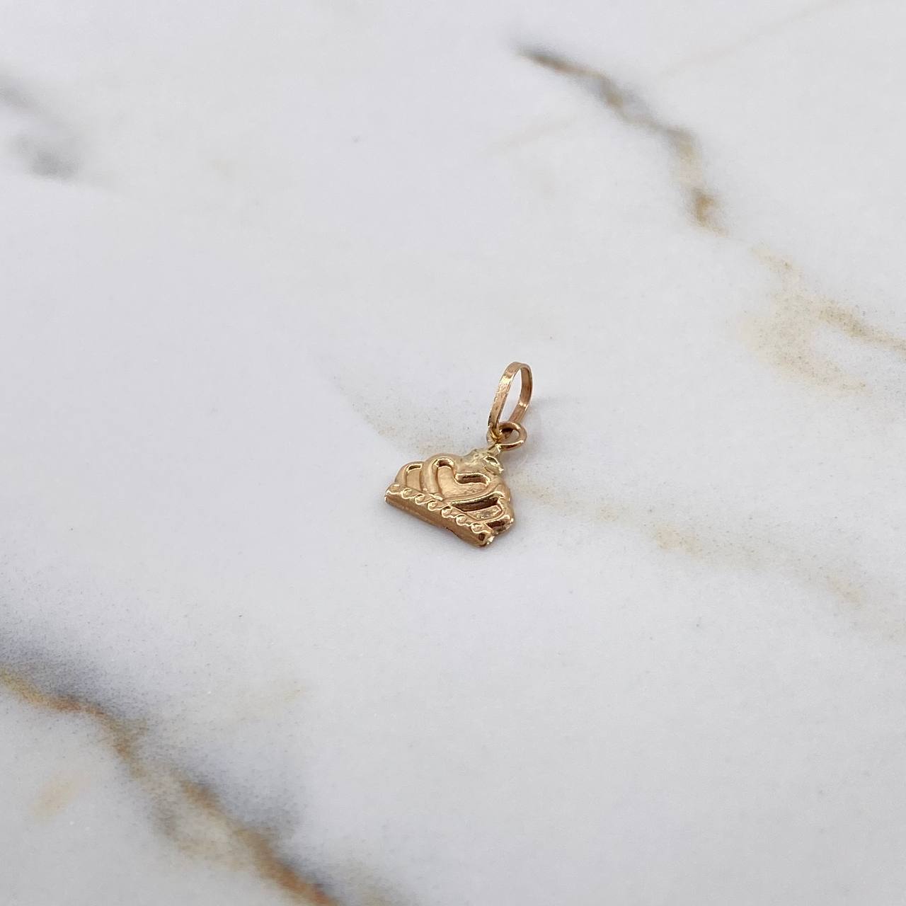 Dije Corona Corazon 0.45gr / 1.3cm / Plano Oro Amarillo 18K $