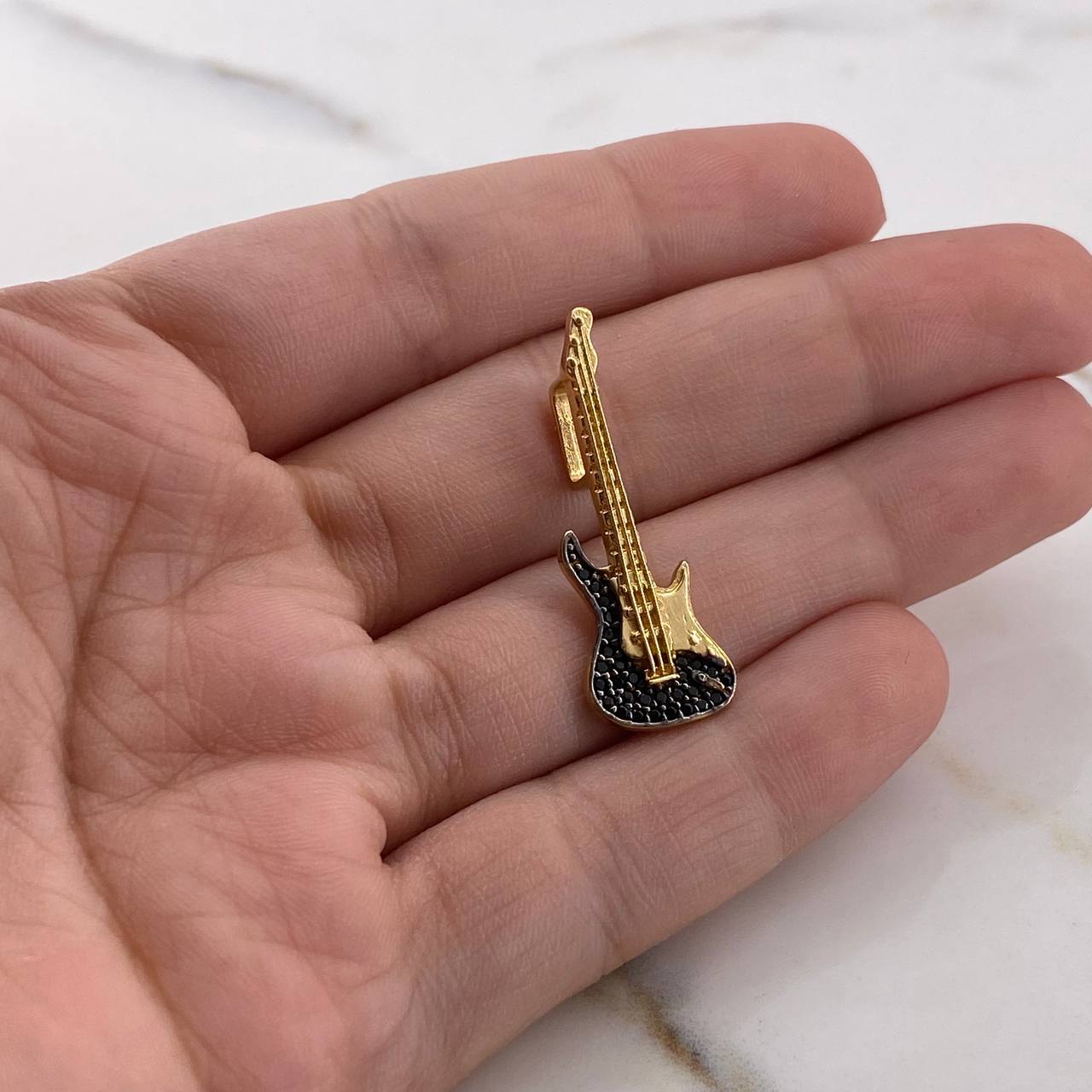 Dije Guitarra Electrica 2.2gr / 3cm / Circones Negros Oro Amarillo 18K &