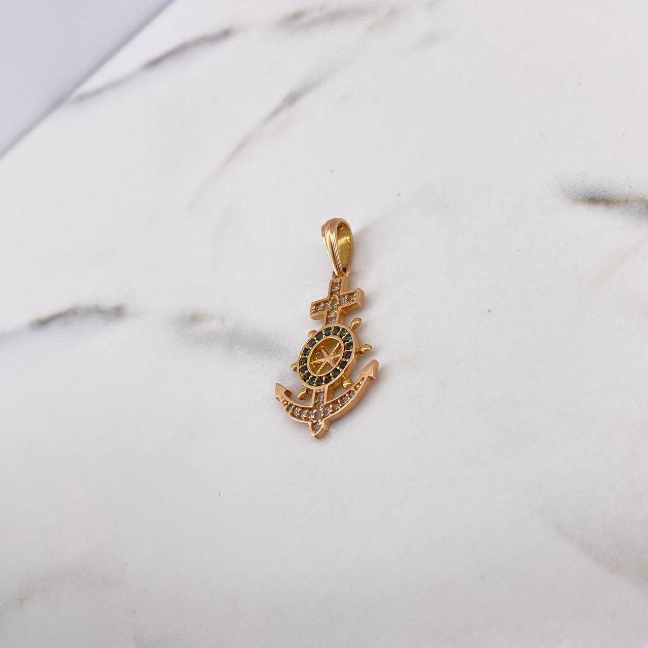 Dije Ancla Timon 2.65gr / 3.5cm / Circones Verdes Blancos Oro Rosa 18K $
