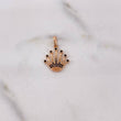 Dije Corona Queen 2.1gr / 2.4cm / Circones Negros Oro Rosa 18K $