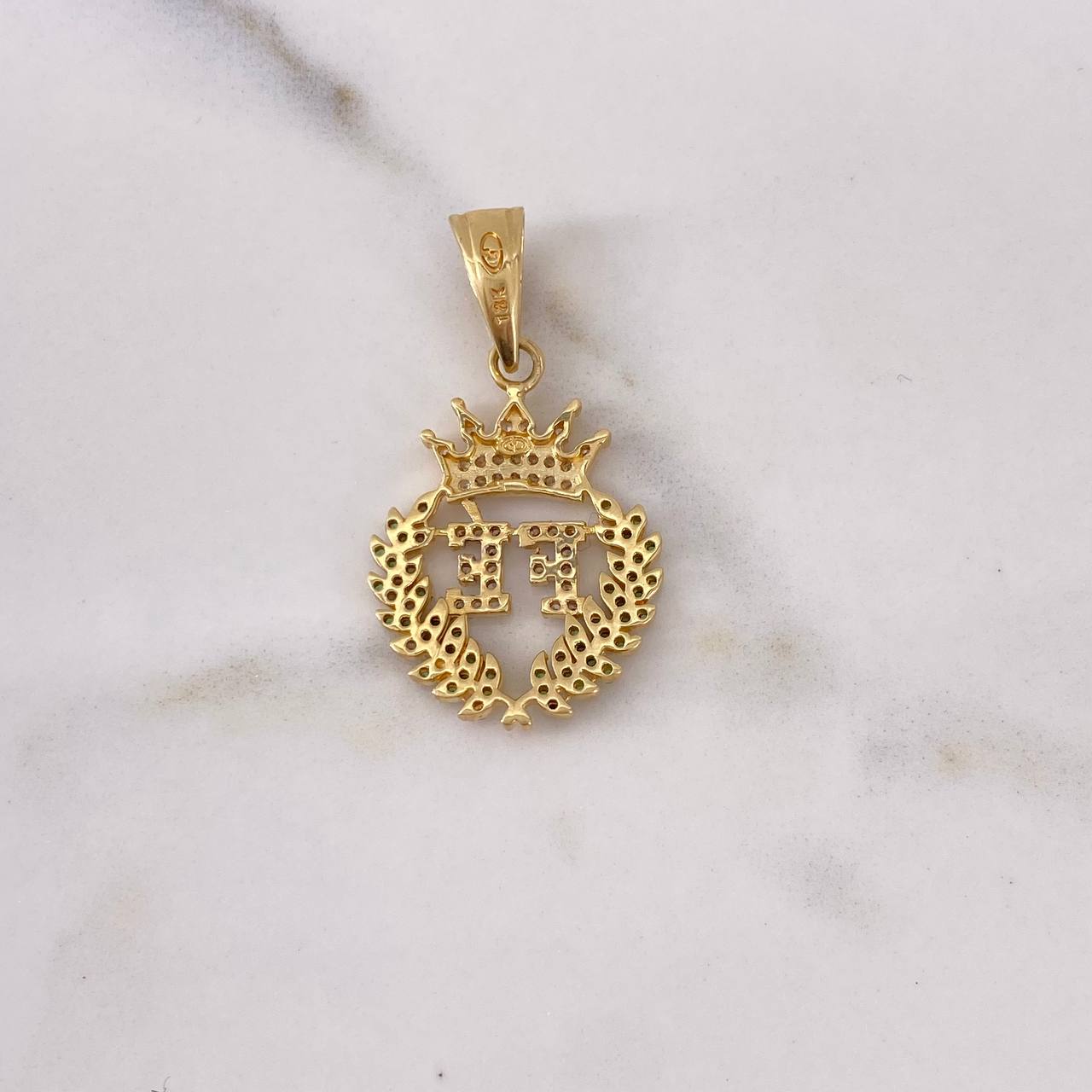Dije Fe Corona 4.9gr / 3.4cm / Circones Verdes Blancos Dos Oros Amarillo Blanco 18K $