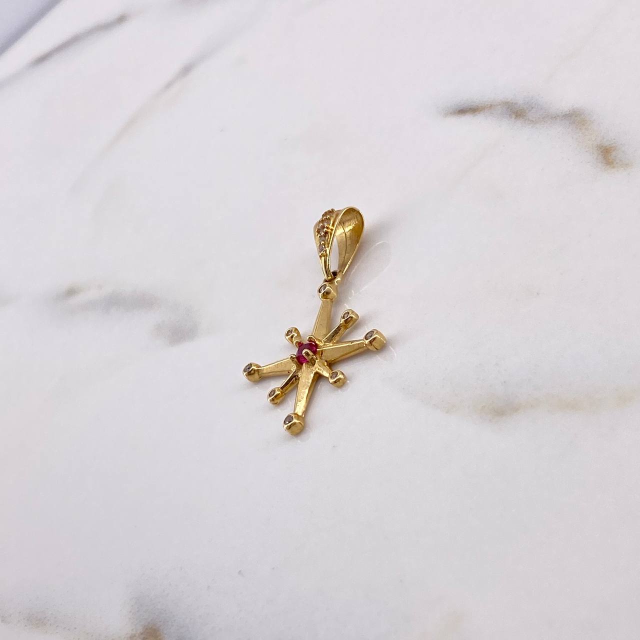 Dije Estrella Cardinal 1.5gr / 3cm / Circones Fucsia Blanco Oro Amarillo 18K $