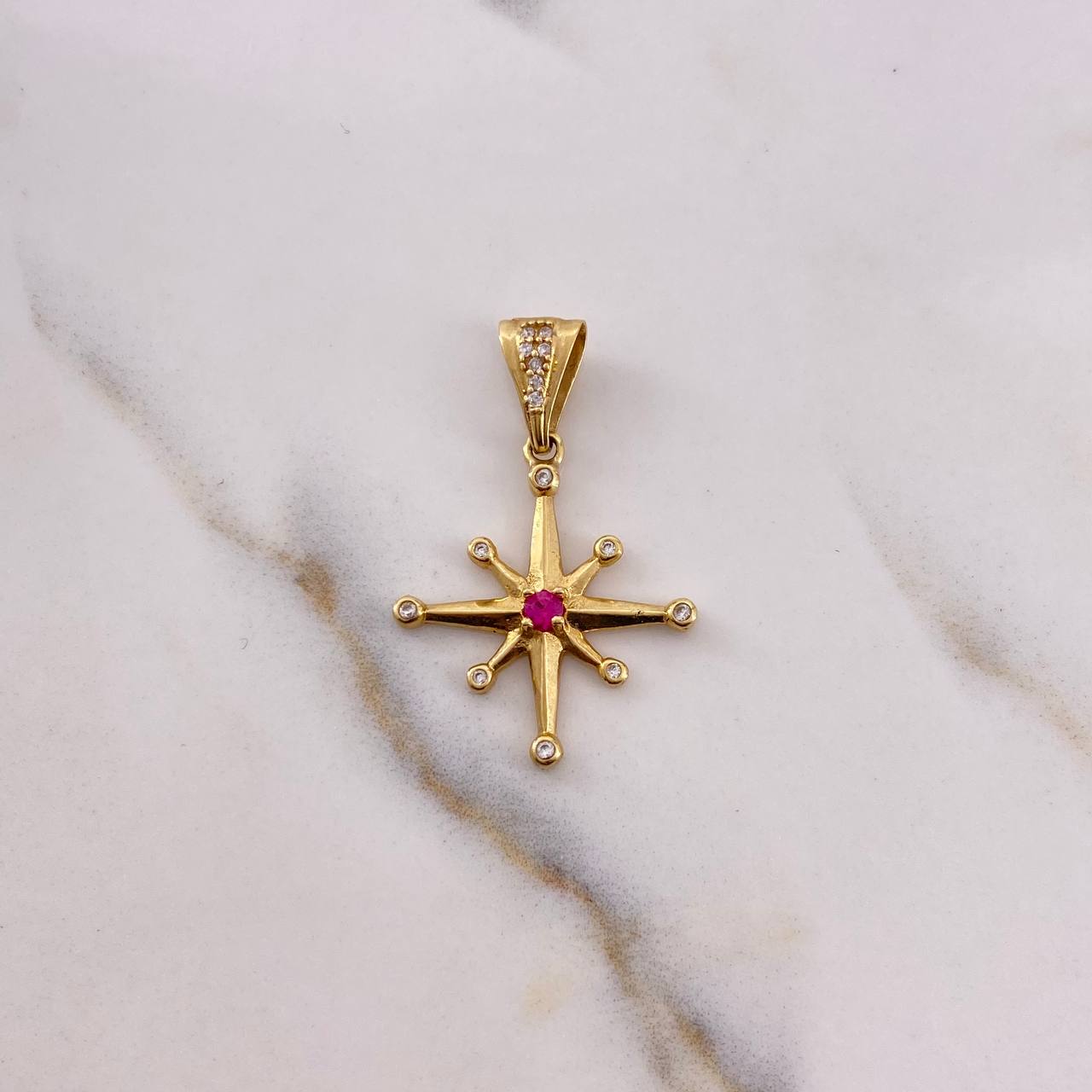 Dije Estrella Cardinal 1.5gr / 3cm / Circones Fucsia Blanco Oro Amarillo 18K $