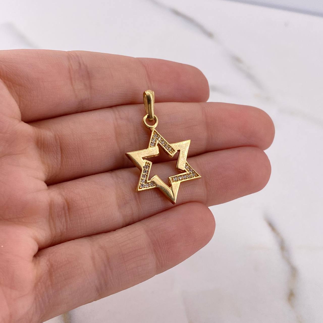 Dije Estrella De David 2.05gr / 2.9cm / Circones Blancos Oro Amarillo 18K $