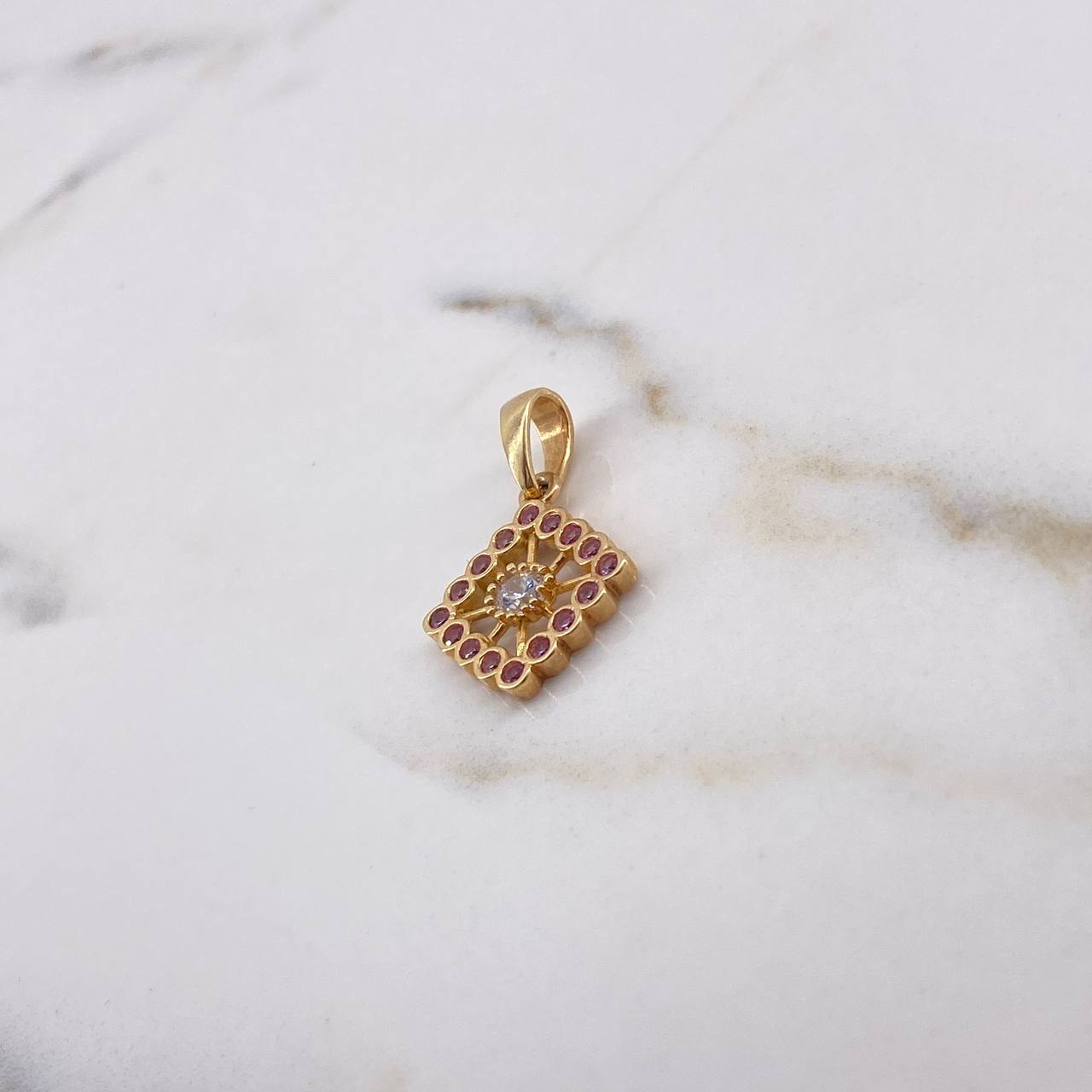 Dije Rombo 2.95gr / 2.5cm / Circones Rosados Blanco Oro Amarillo 18K $