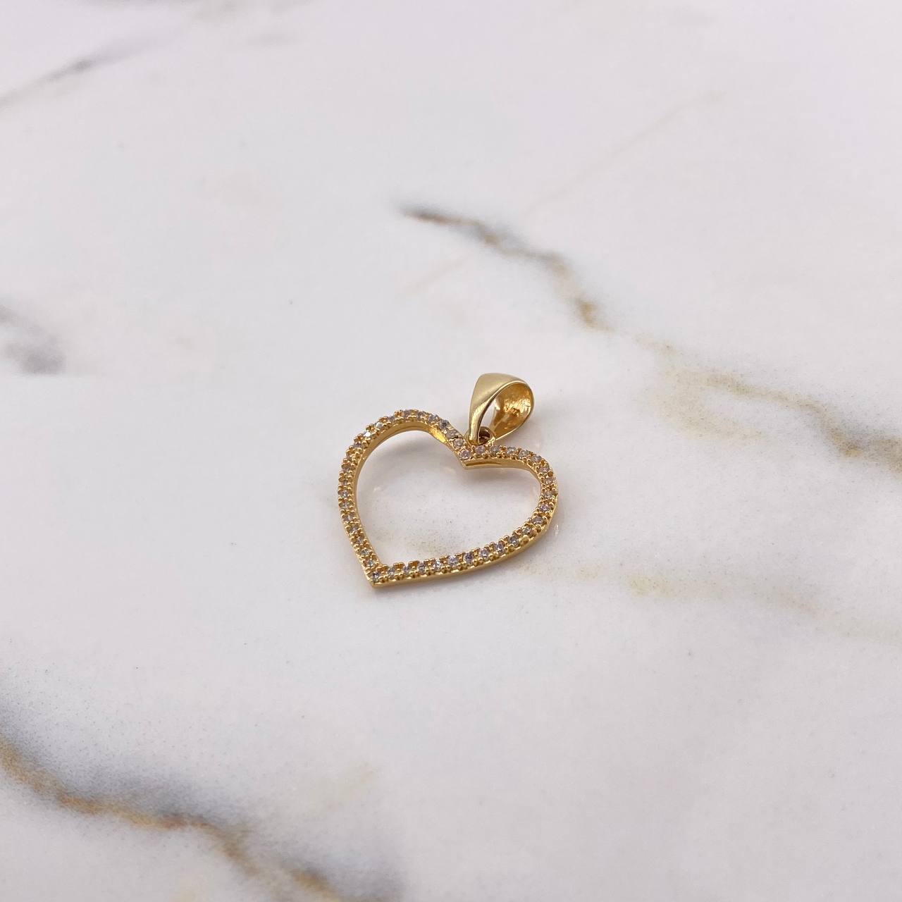 Dije Silueta Corazon 1.55gr / 2.5cm / Circones Blancos Oro Amarillo 18K #