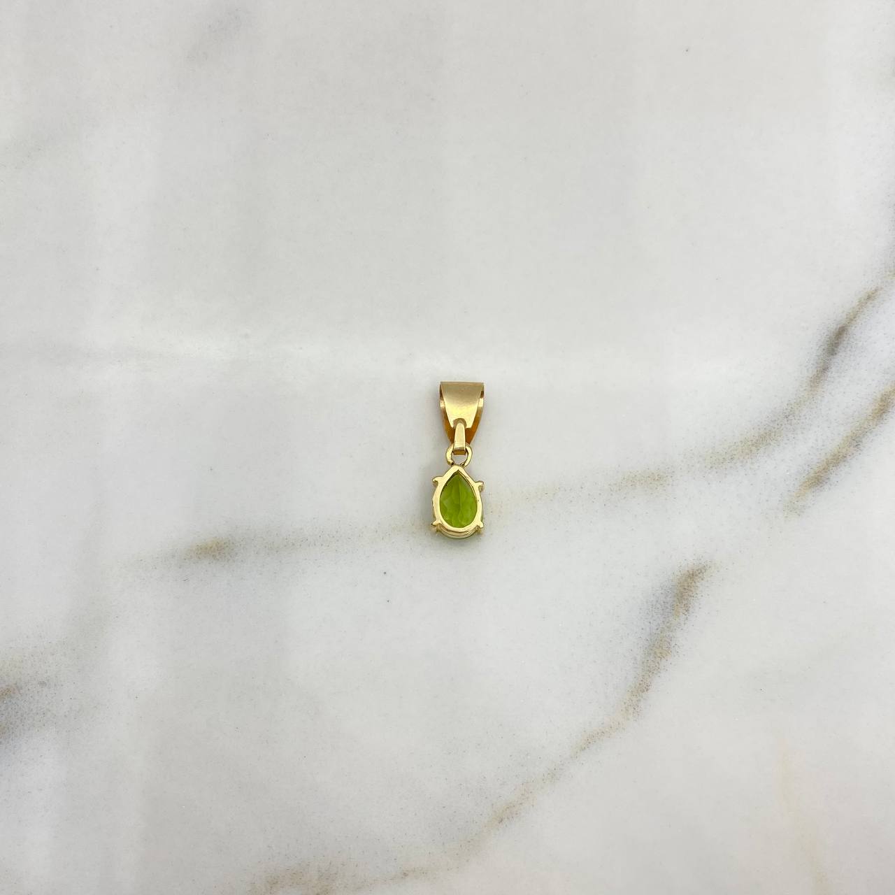 Dije Gota Canasta 0.9gr / 1.6cm / Circon Verde Oro Amarillo 18K $