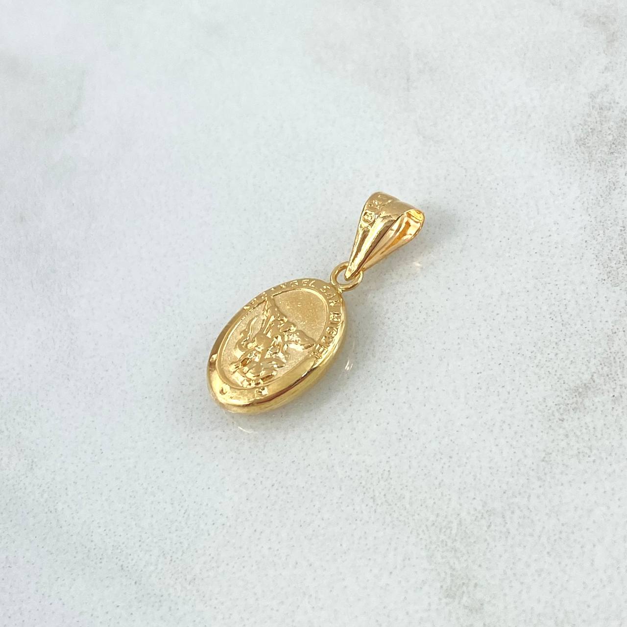 Dije San Miguel Arcangel 0.65gr / 2.1cm / Troquelado Oro Amarillo 18K
