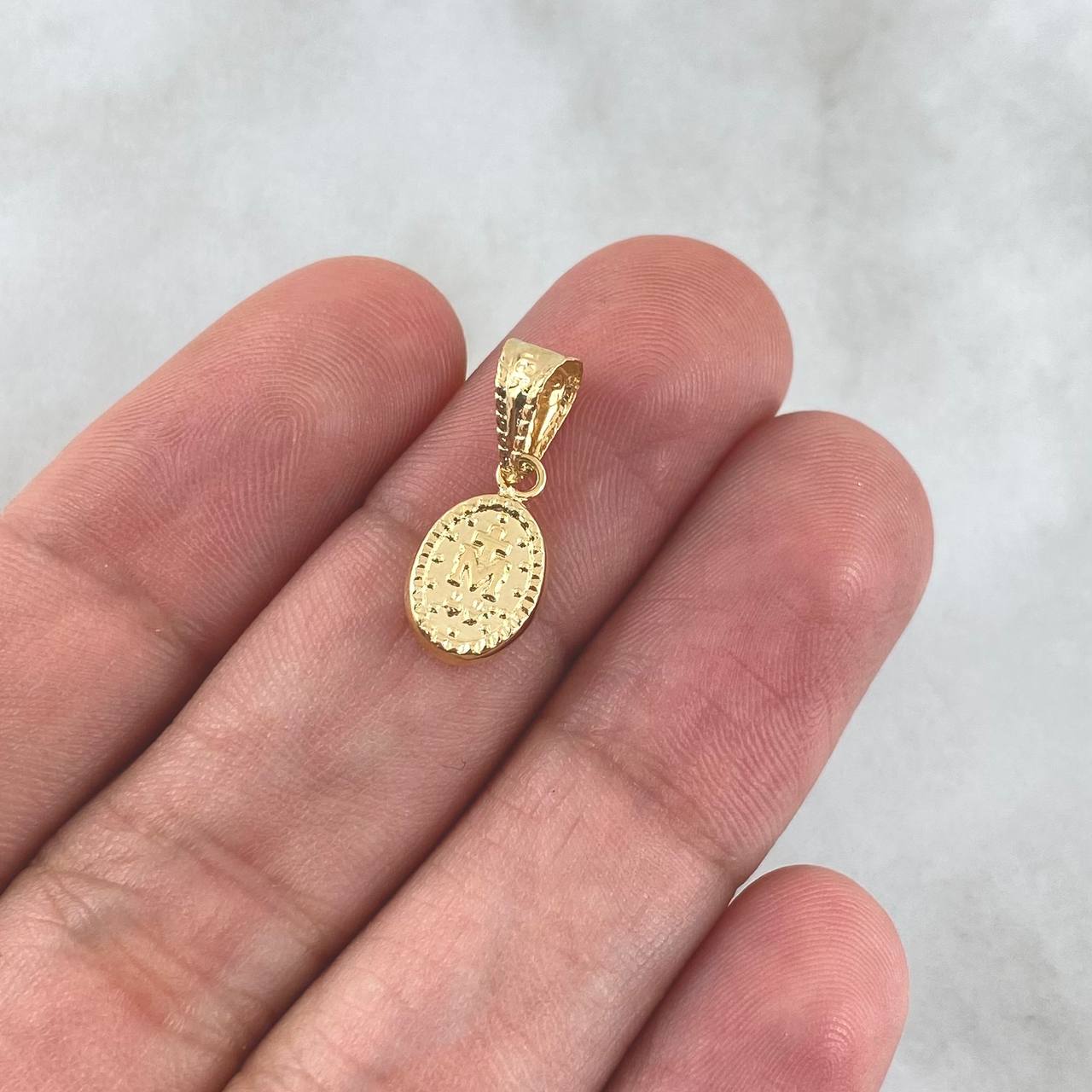 Dije Virgen Milagrosa Ovalada 0.4gr / 1.8cm / Bordeada Oro Amarillo 18K