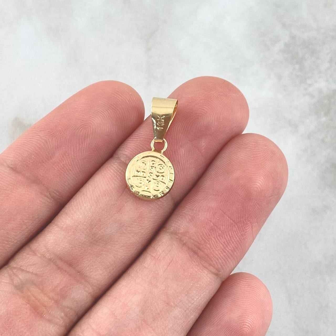 Dije San Benito 0.4gr / 1.8cm / Troquelado Oro Amarillo 18K