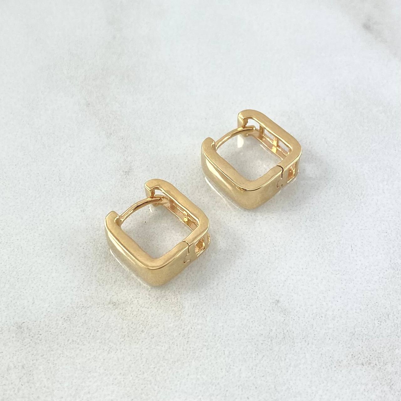 Candongas Lia 3.45gr / 1.1cm / Cuadradas Oro Blanco 18K