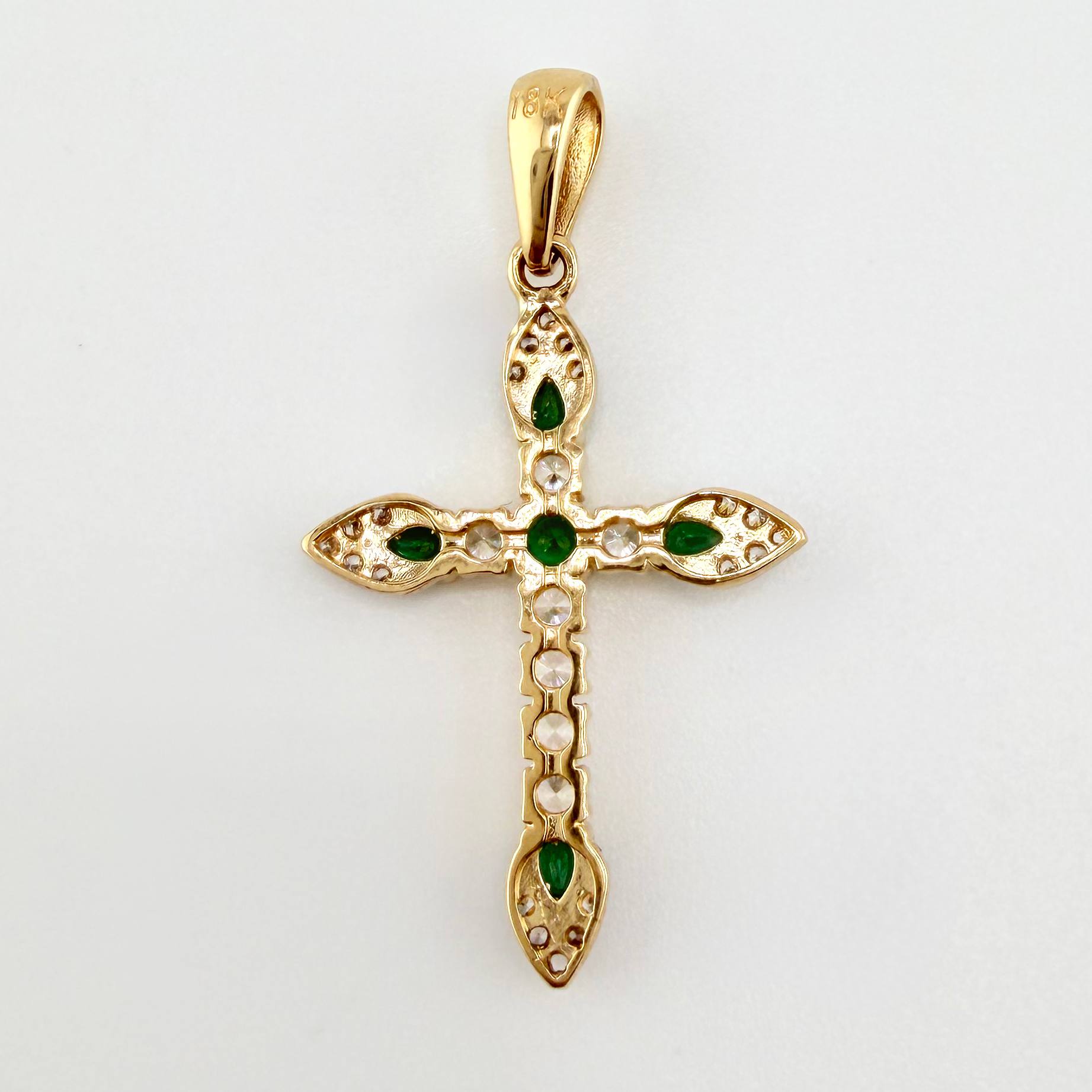 Dije Cruz 1.95gr / 3.4cm / Dos Oros Amarillo Blanco 18K ©