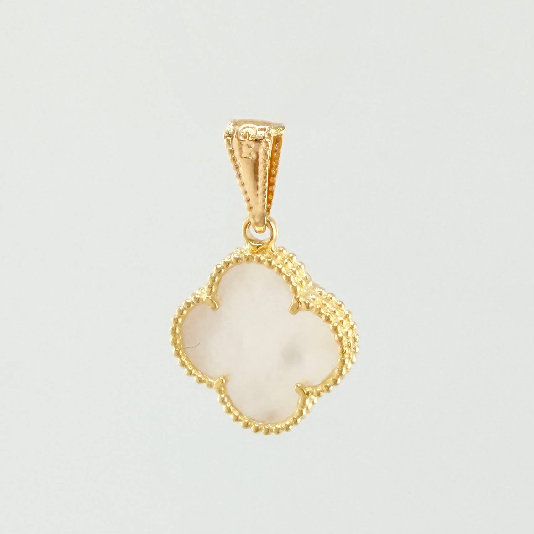 Dije Trebol Blanco 1.75gr / 2.3cm / Oro Amarillo Nac.Esp. 18K *