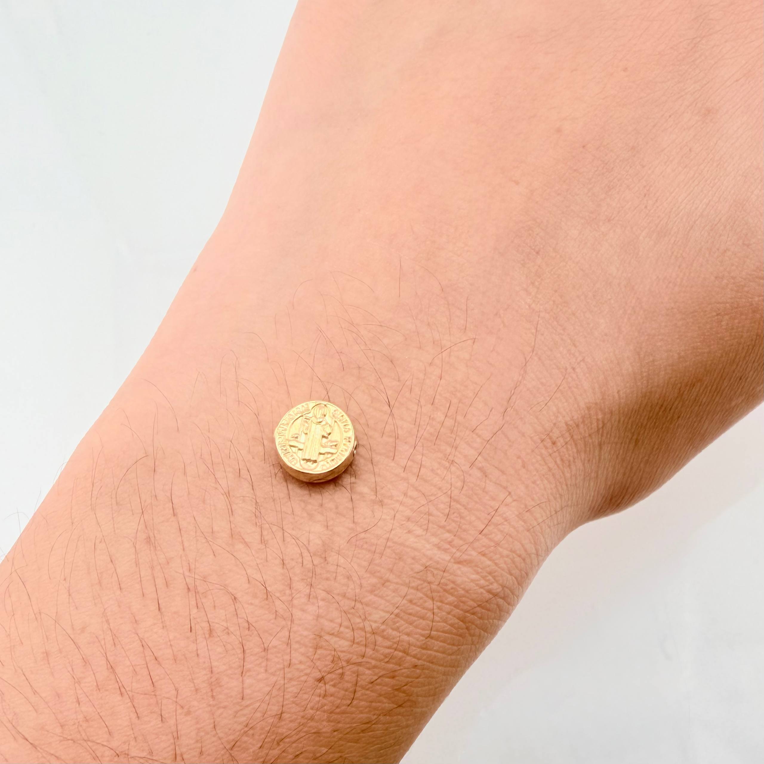 Herraje San Benito 0.4gr / 0.9cm / Oro Amarillo 18K ©