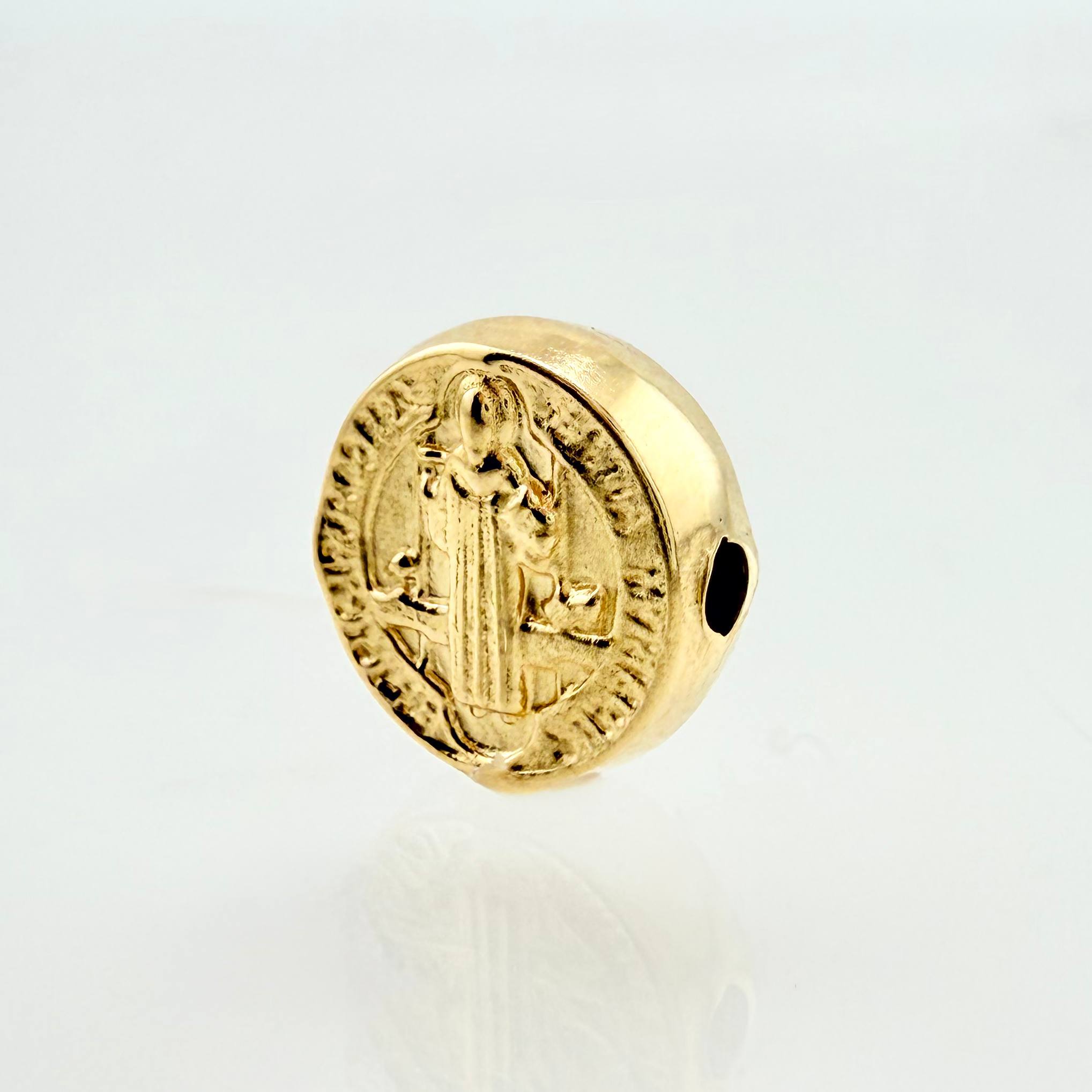 Herraje San Benito 0.4gr / 0.9cm / Oro Amarillo 18K ©