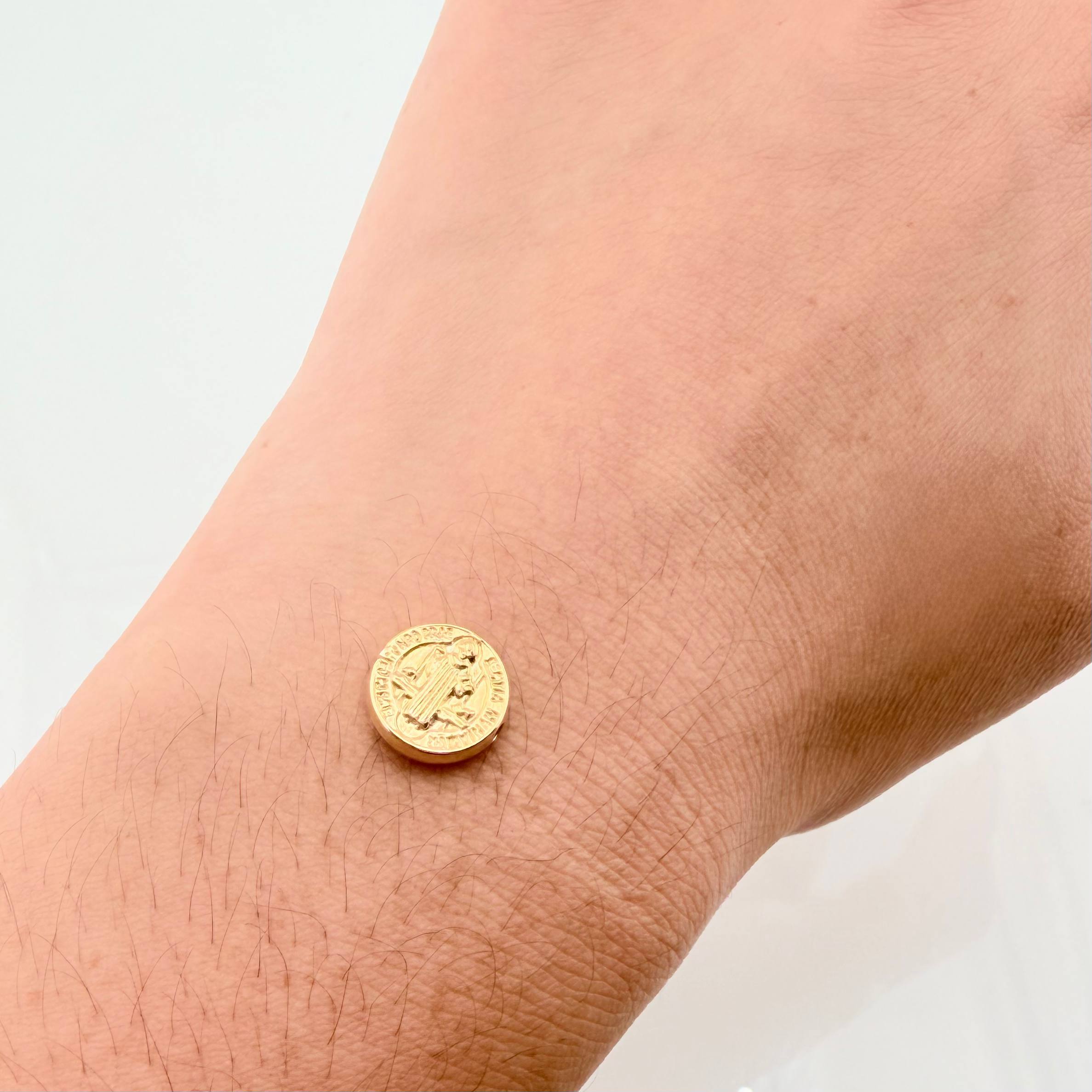 Herraje San Benito 0.55gr / 1cm / Oro Amarillo 18K ©