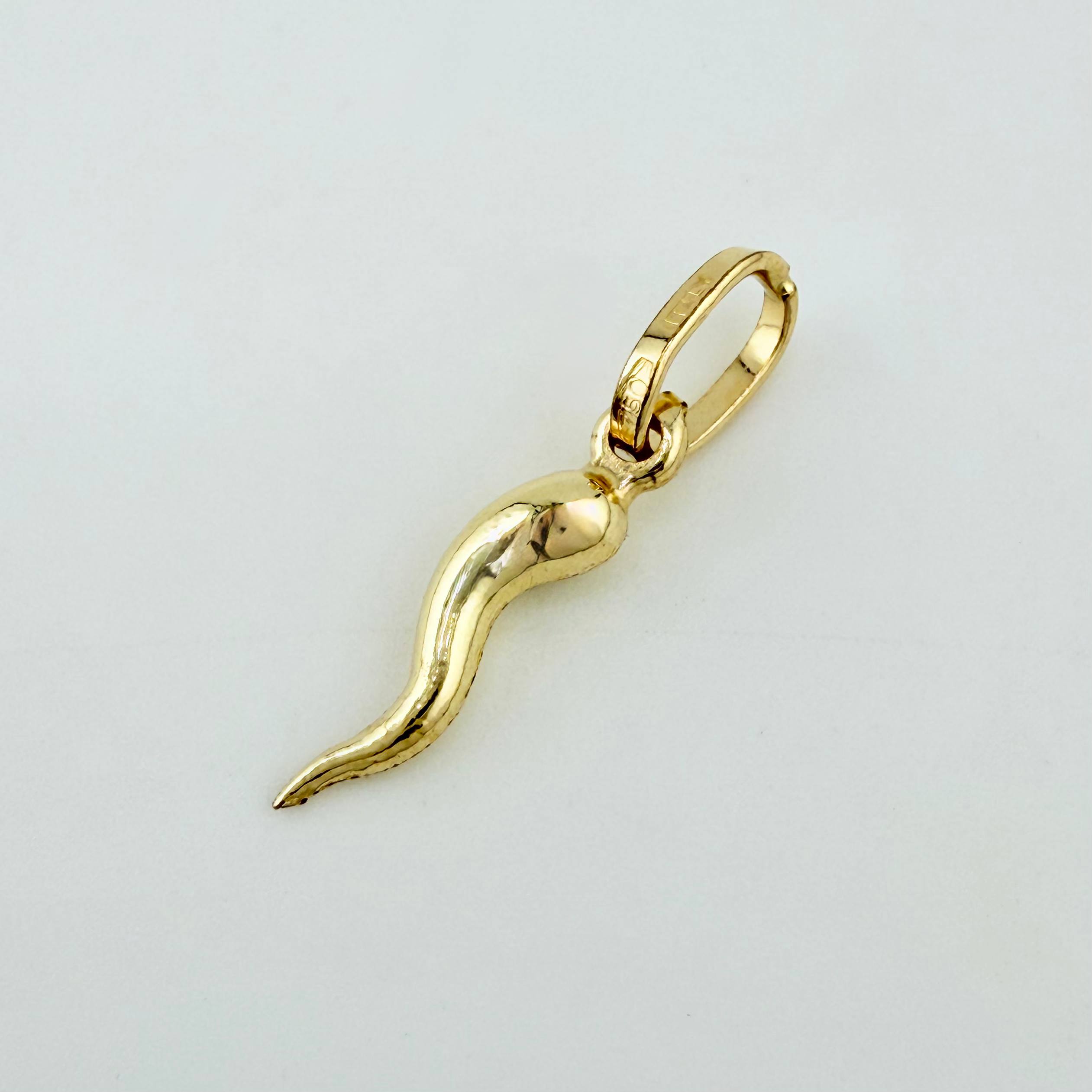 Dije Chile Jalapeño 0.45gr / 2cm / Oro Amarillo +4 18K ©