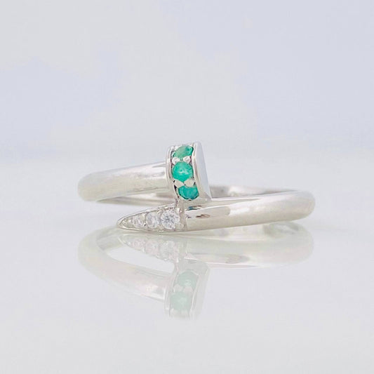 Anillo Clavo Esmeralda 05 Pts 1.3 g / T6 1/2 Plata 925