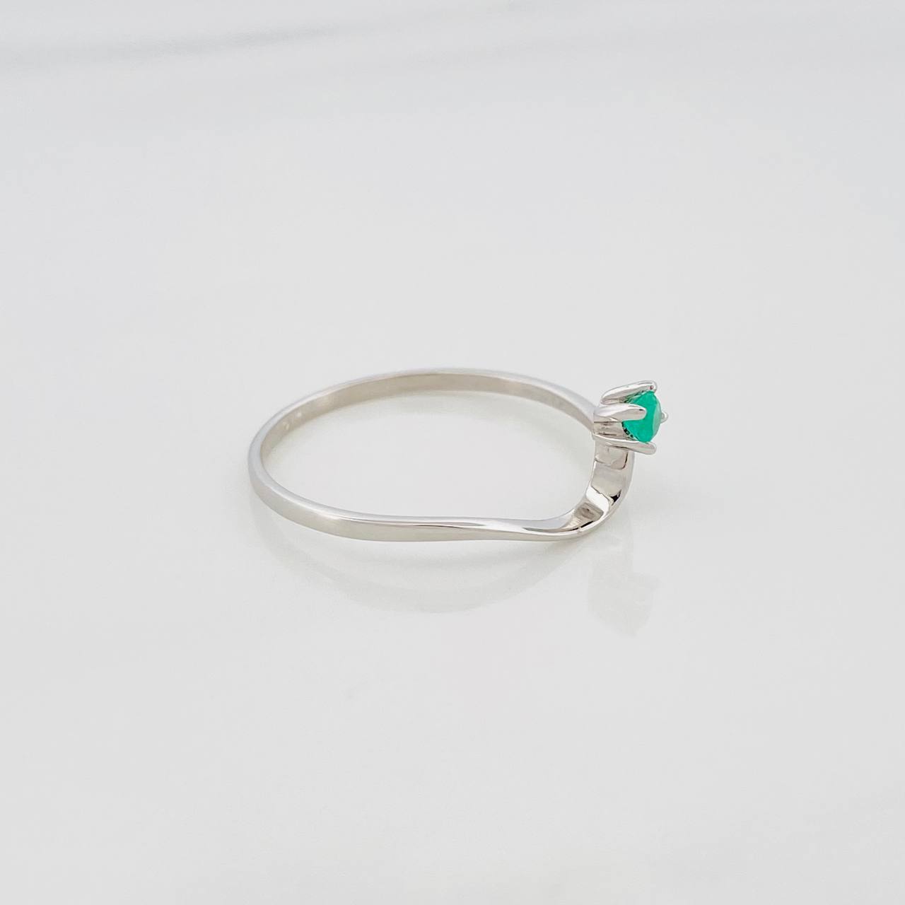 Anillo Ola Esmeralda 05 Pts 0.75 g / T7 1/2 Plata 925