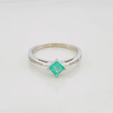 Anillo Solitario Cuatro Garras Esmeralda 32 Pts 1.75 g / T7 1/2 Plata 925