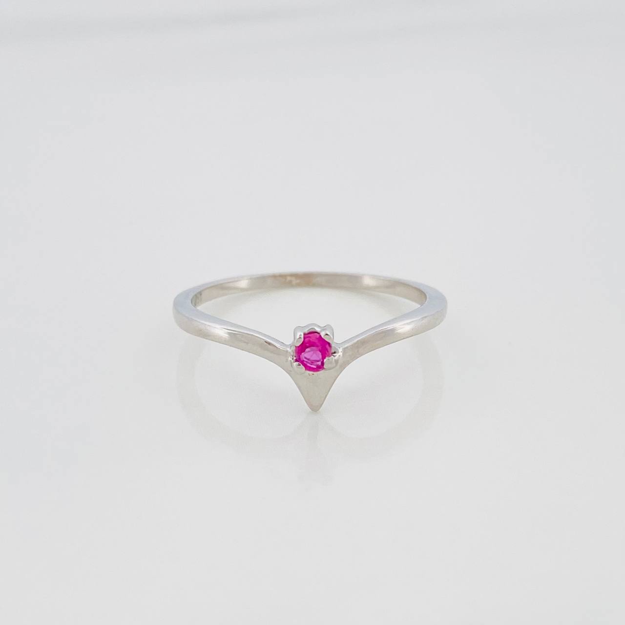 Anillo Tiara Rubí 06 Pts 1.05 g / T6 Plata 925