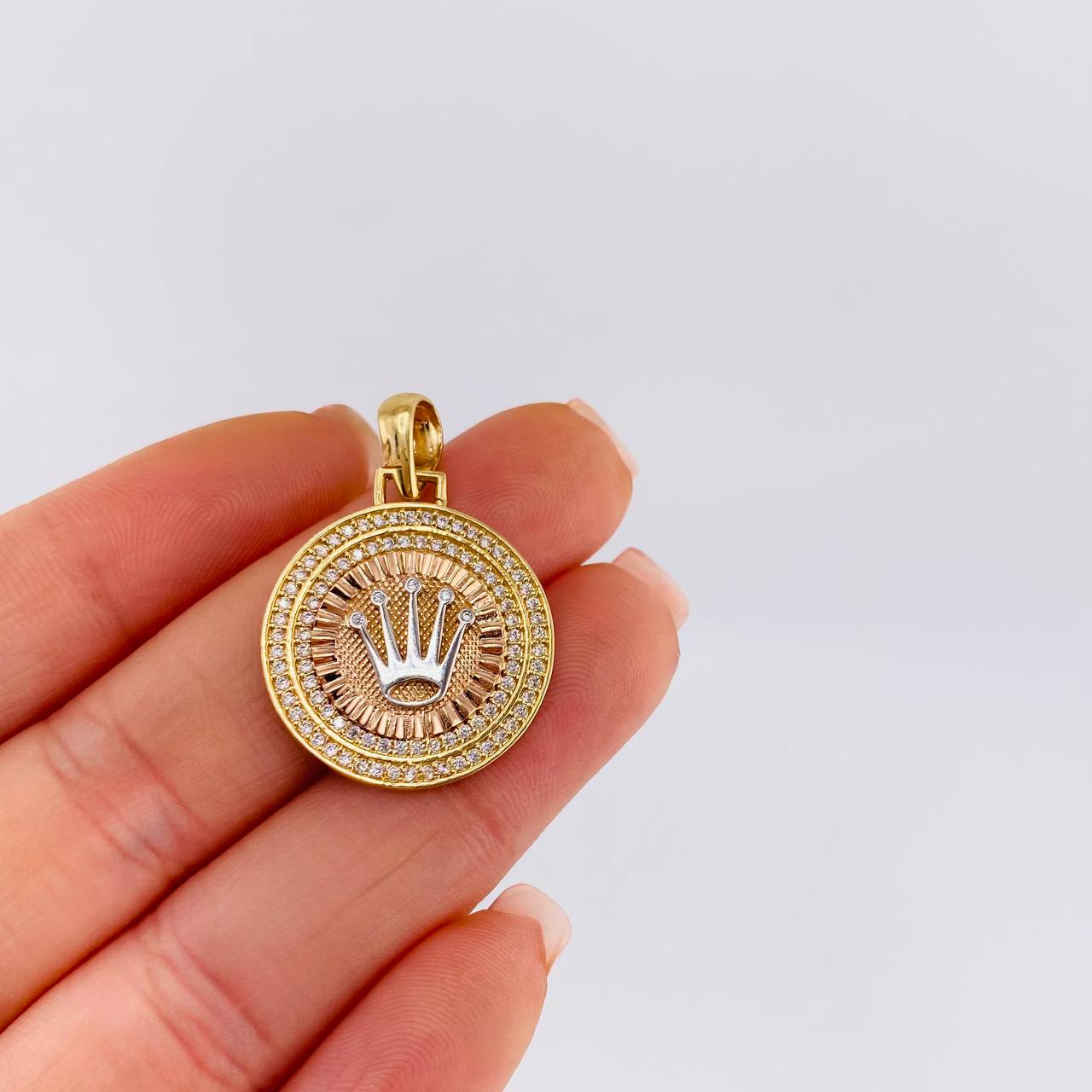 Dije Corona Circular 4.4 g / 3.2 cm Tres Oros 18K