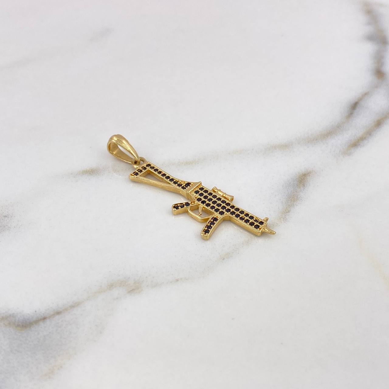 Dije Arma Fusil 2.45gr / 4.4cm / Circones Negros Oro Amarillo 18K $