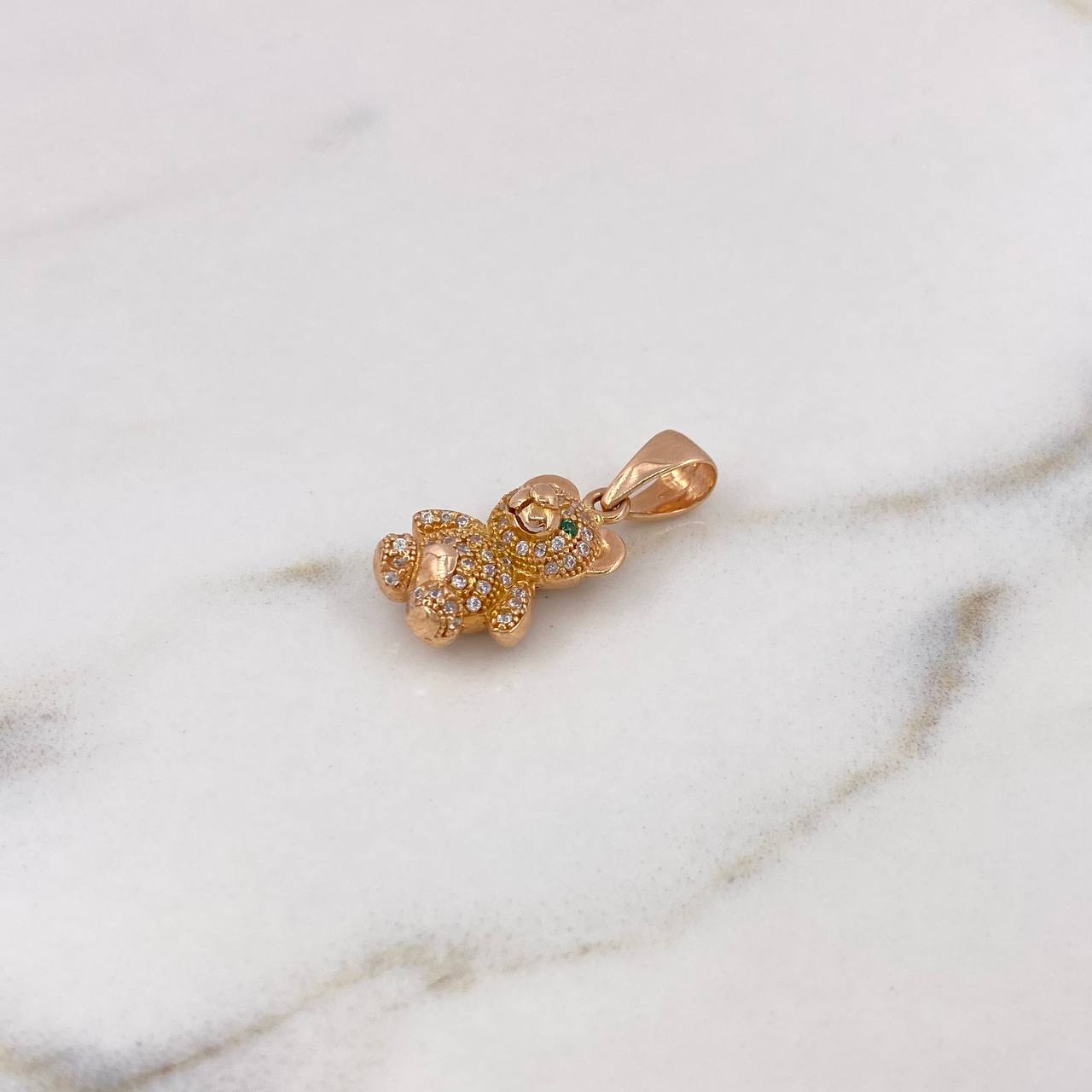 Dije Oso 3.85gr / 2.5cm / Circones Blancos Verdes Oro Rosa 18K $