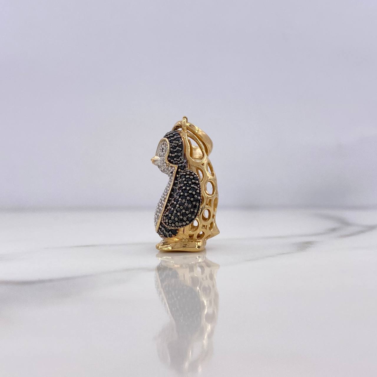 Dije Pingüino 9.35gr / 3.4cm / Circones Blancos Negros Dos Oros Amarillo Blanco 18K $