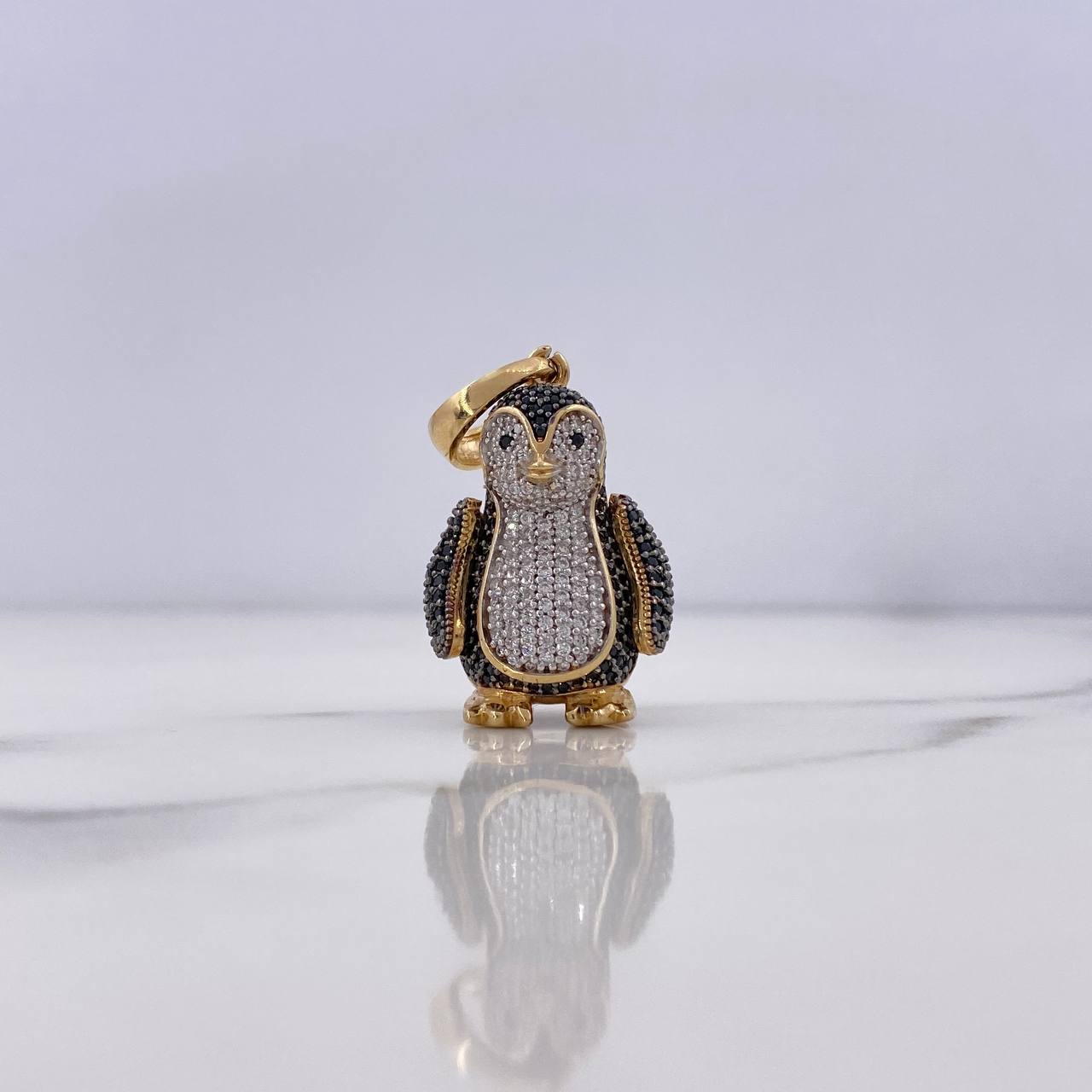 Dije Pingüino 9.35gr / 3.4cm / Circones Blancos Negros Dos Oros Amarillo Blanco 18K $