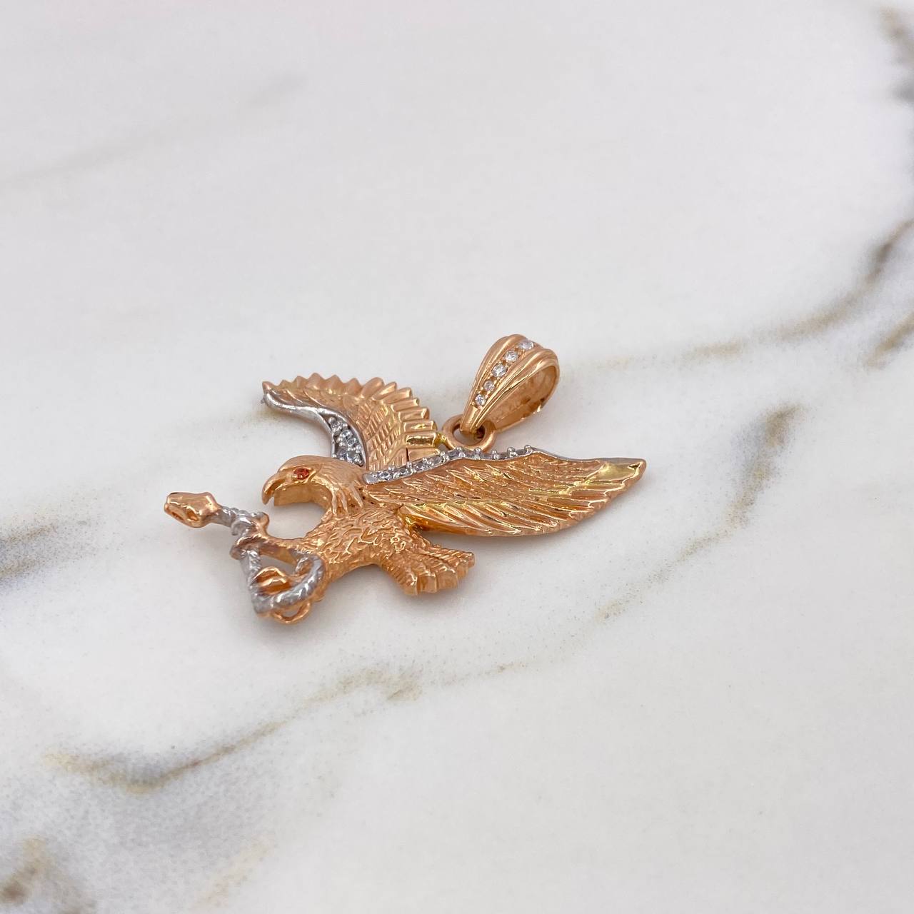 Dije Aguila 8.65gr / 3.8cm / Texturizada Circones Blancos Naranjas Dos Oros Blanco Rosa 18K #