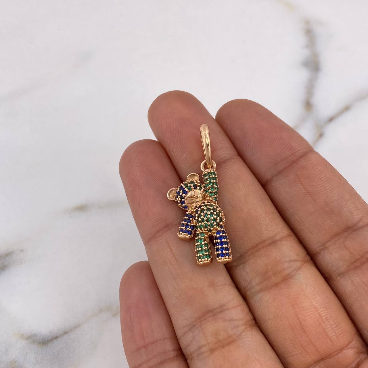 Dije Oso 2.95gr / 3.1cm / Circones Negros-Azules-Verdes Oro Rosa 18K #