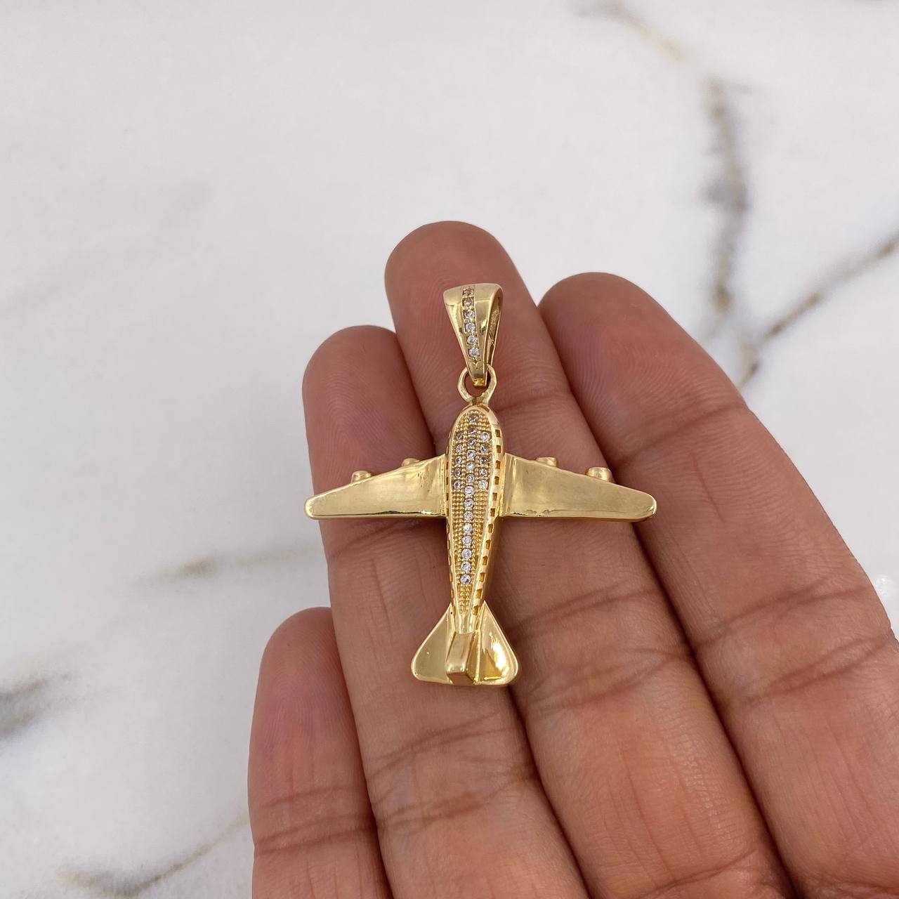 Dije Avion 5.65gr / 4cm / Circones Blancos Oro Amarillo 18K $