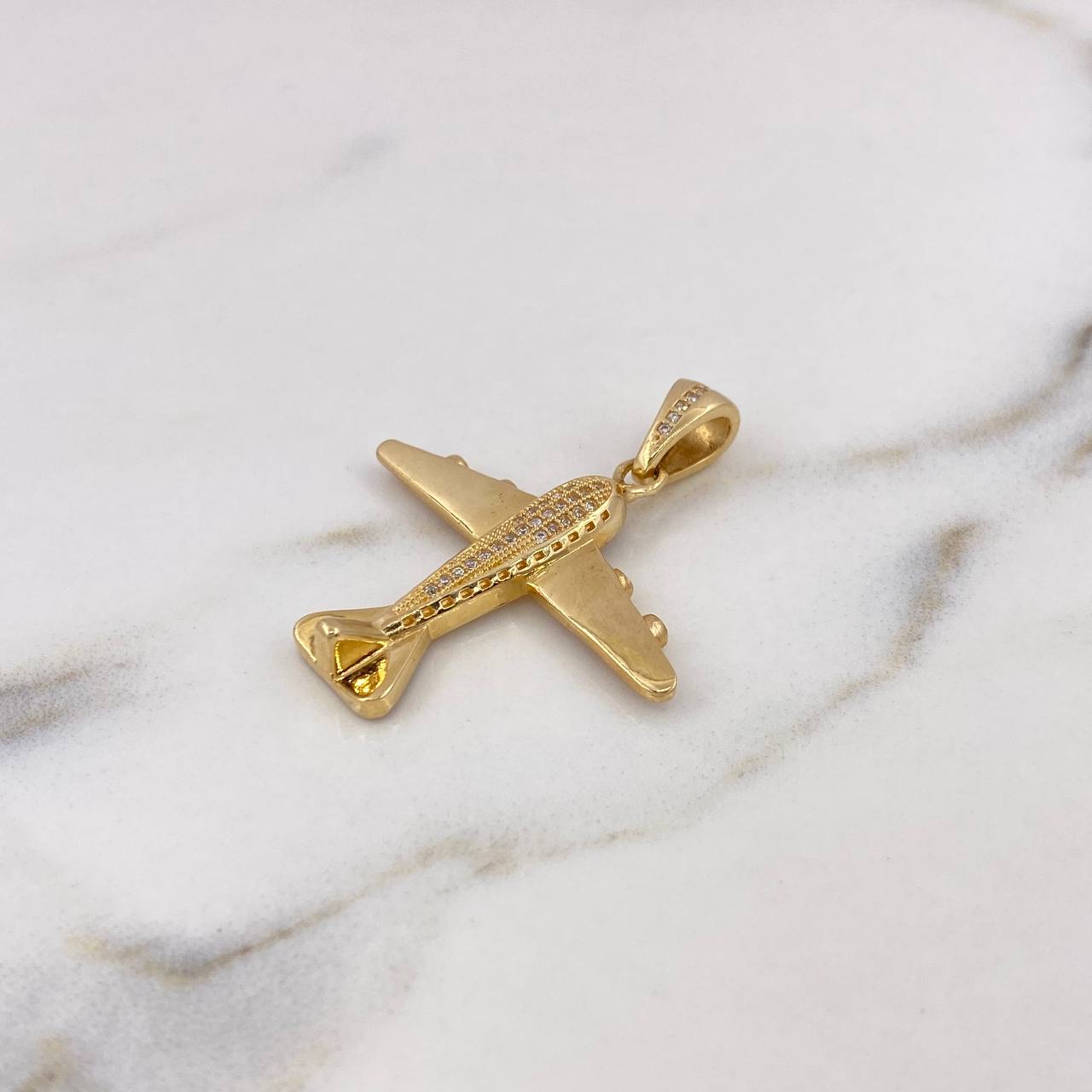 Dije Avion 5.65gr / 4cm / Circones Blancos Oro Amarillo 18K $