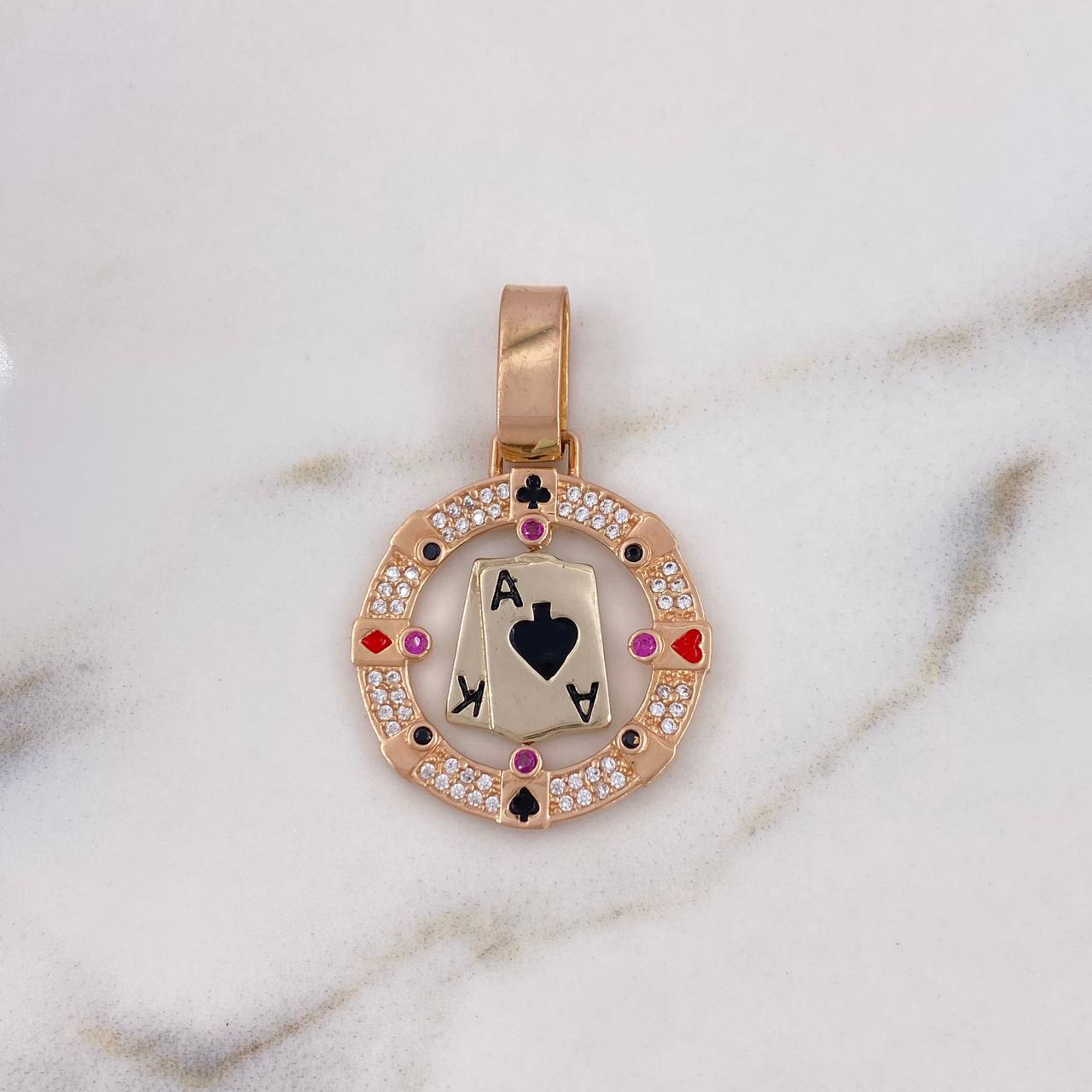 Dije Cartas Poker 6.25gr / 3.6cm / As De Pica y Corazón Circones Blancos-Negros-Fucsias Dos Oros Blanco Rosa 18K #