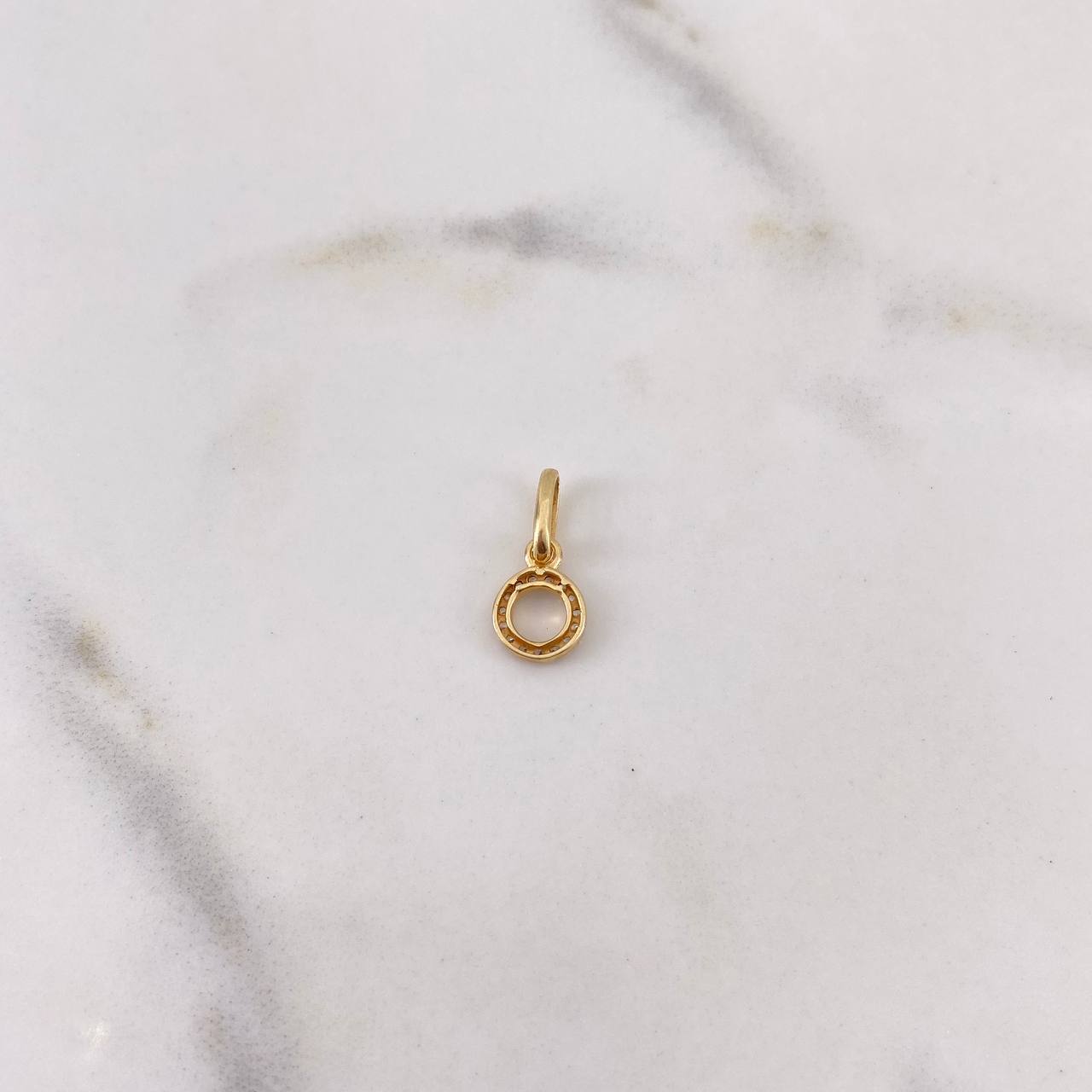 Dije Letra O 0.5gr / 1.4cm / Circones Blancos Oro Amarillo 18K #