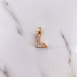 Dije Letra L 2.85gr / 2.1cm / Circones Blancos Oro Rosa 18K $