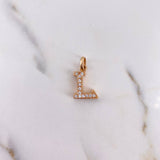Dije Letra L 2.85gr / 2.1cm / Circones Blancos Oro Rosa 18K $