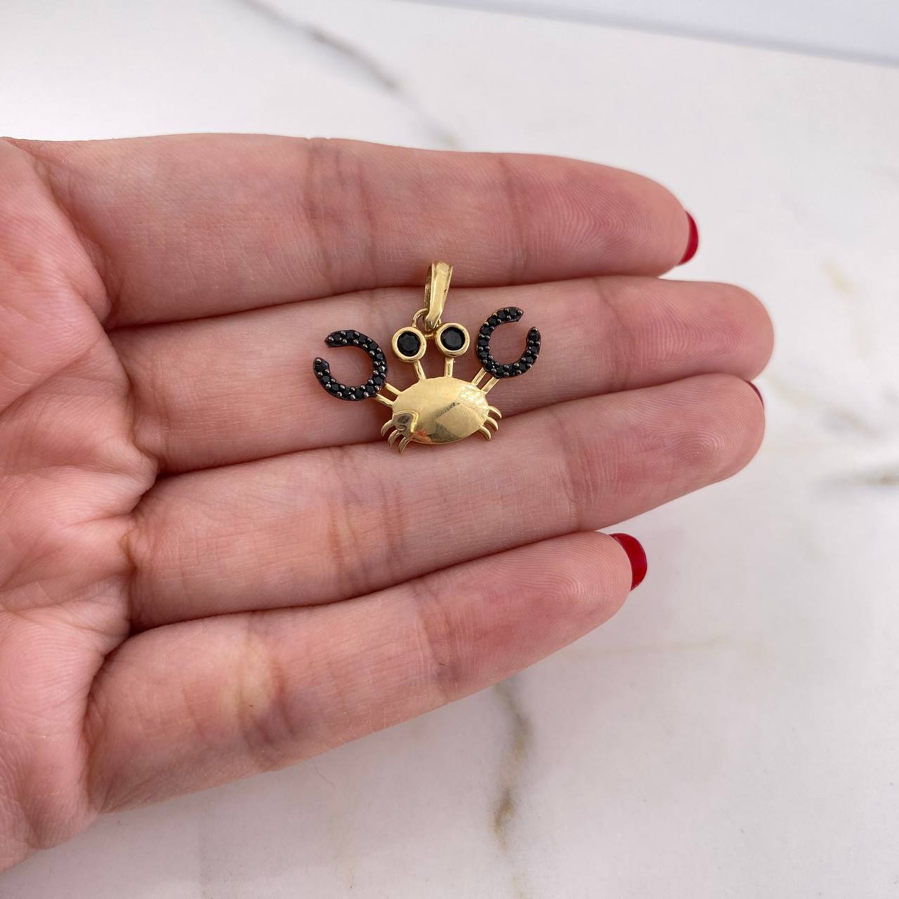 Dije Cangrejo 2.05gr / 2cm / Circones Negros Oro Amarillo 18K &